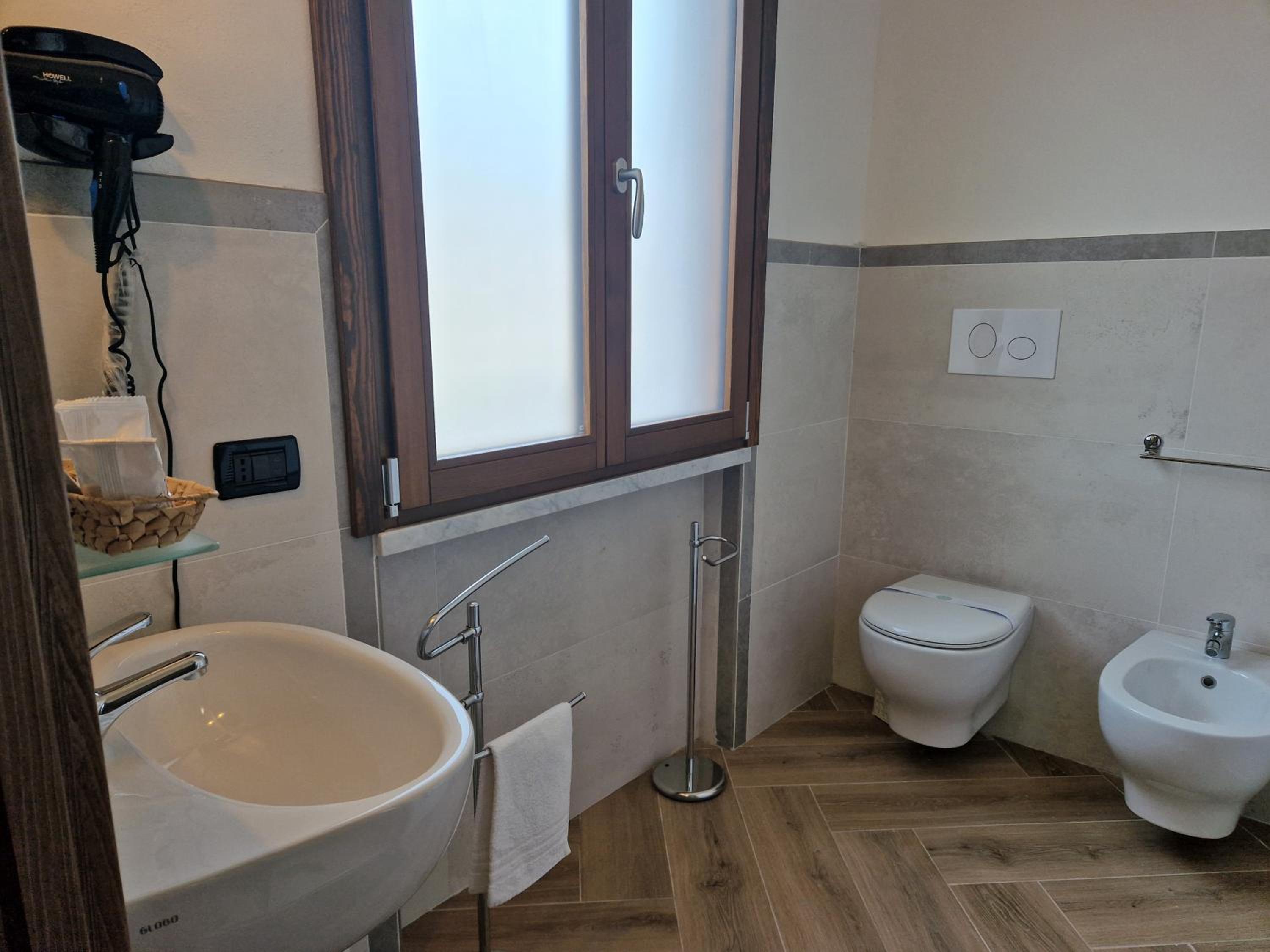 Double or Twin Room with Balcony photo 2