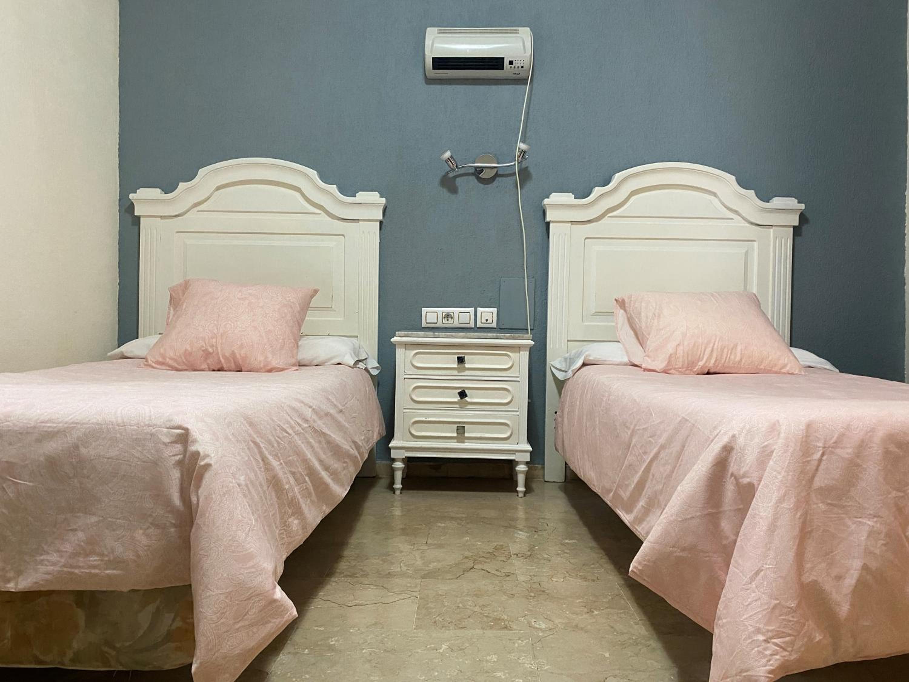 Habitación Doble con ventilador y radiador