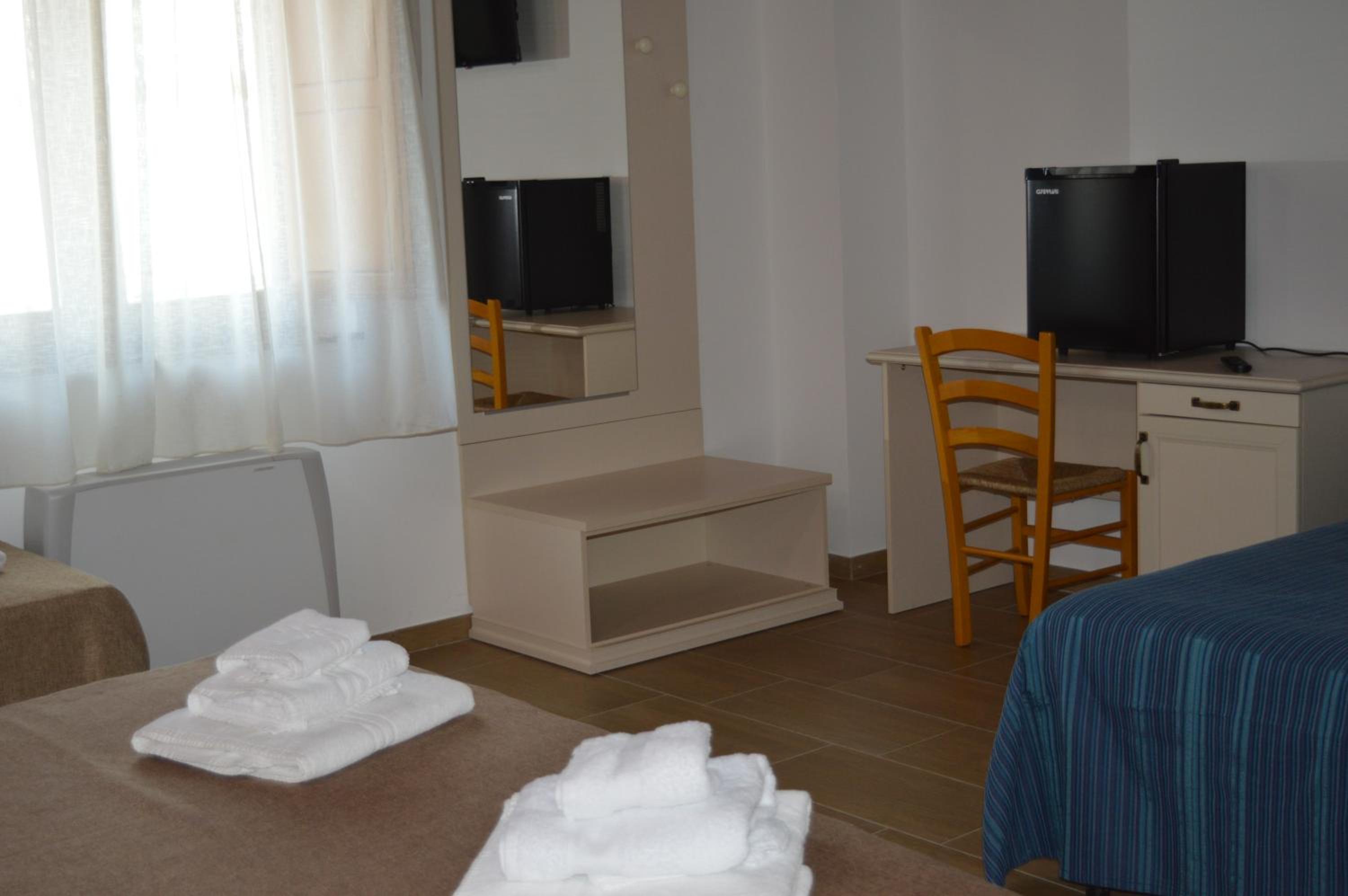 Quadruple Room with Private Bathroom photo 3