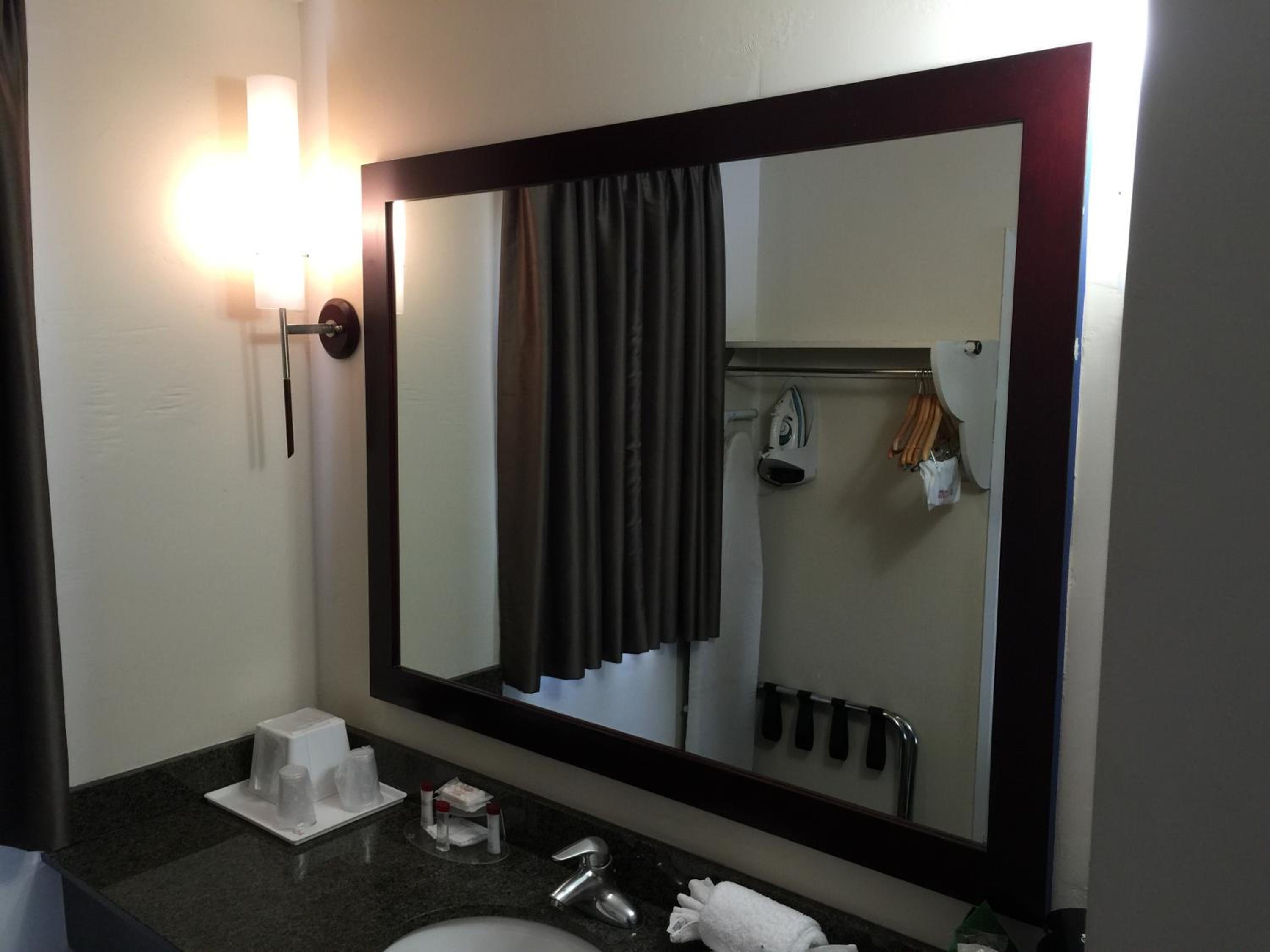 King Room - Non-Smoking - Photo 17