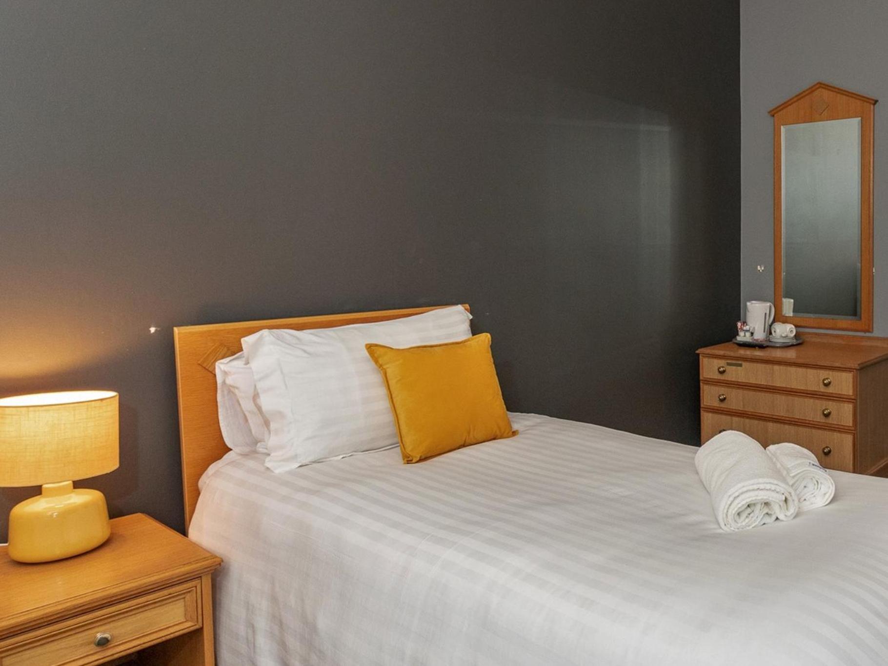 Standard Single Room With Shared Bathroom