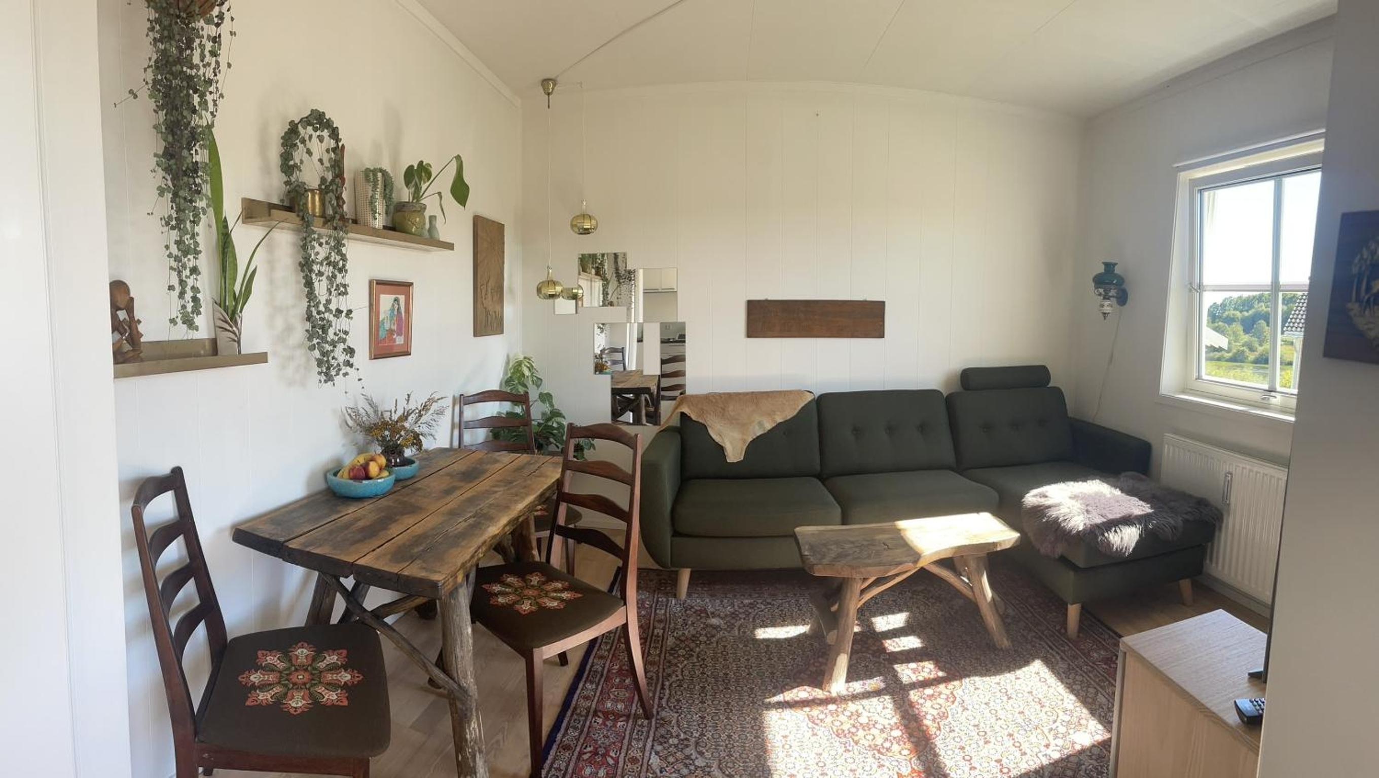 One-Bedroom Apartment photo 1
