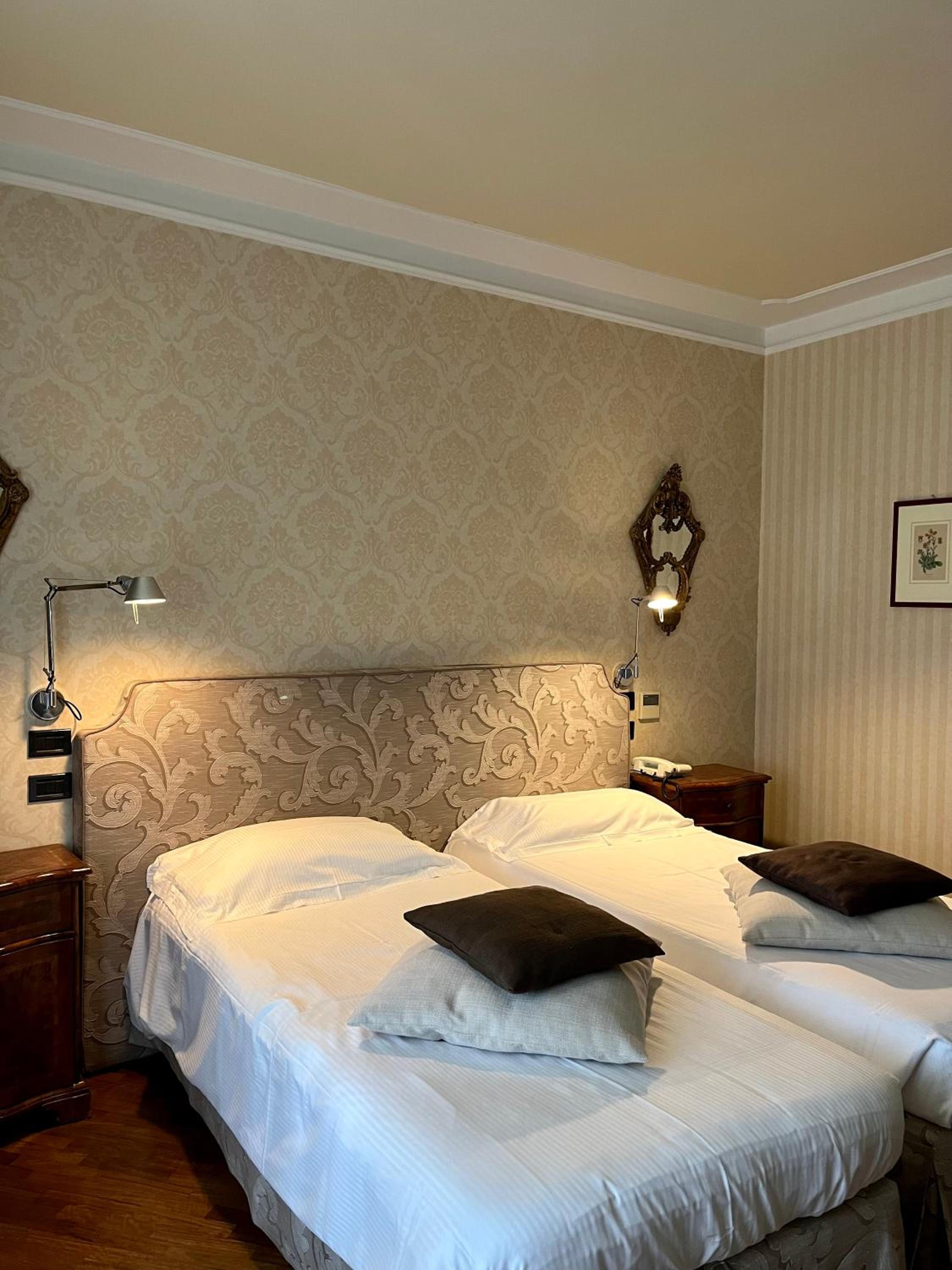 Double Room with Park View - Photo 2