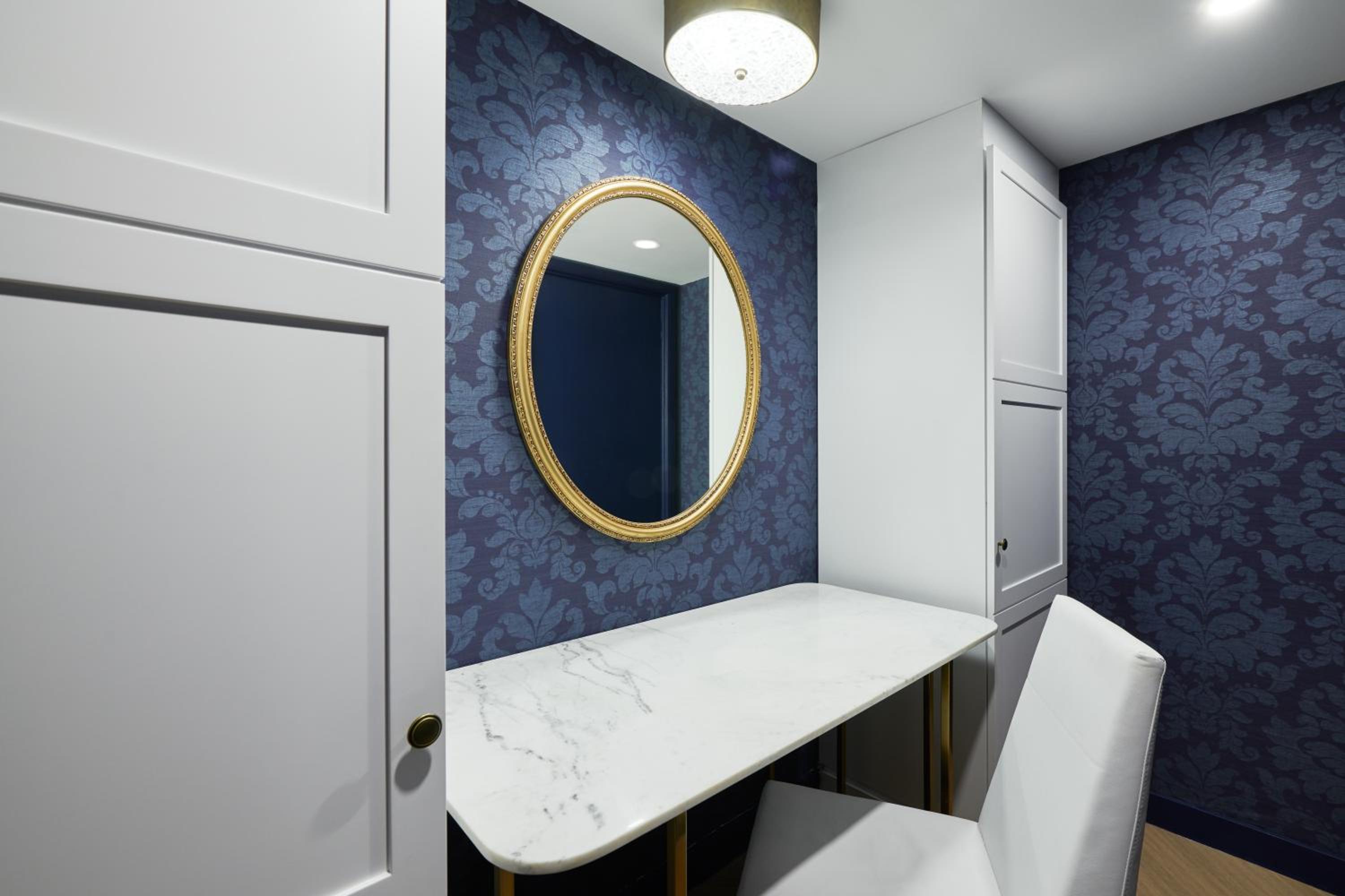 Pantages Signature King Suite - Photo 5