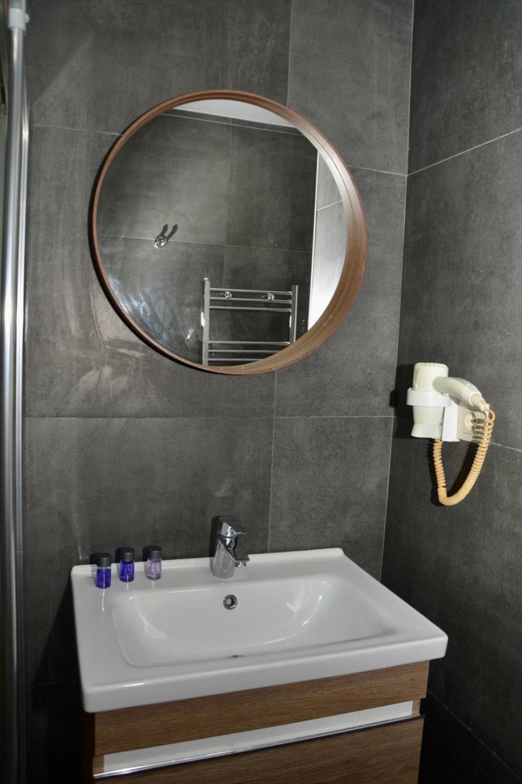 Triple Room - Photo 18