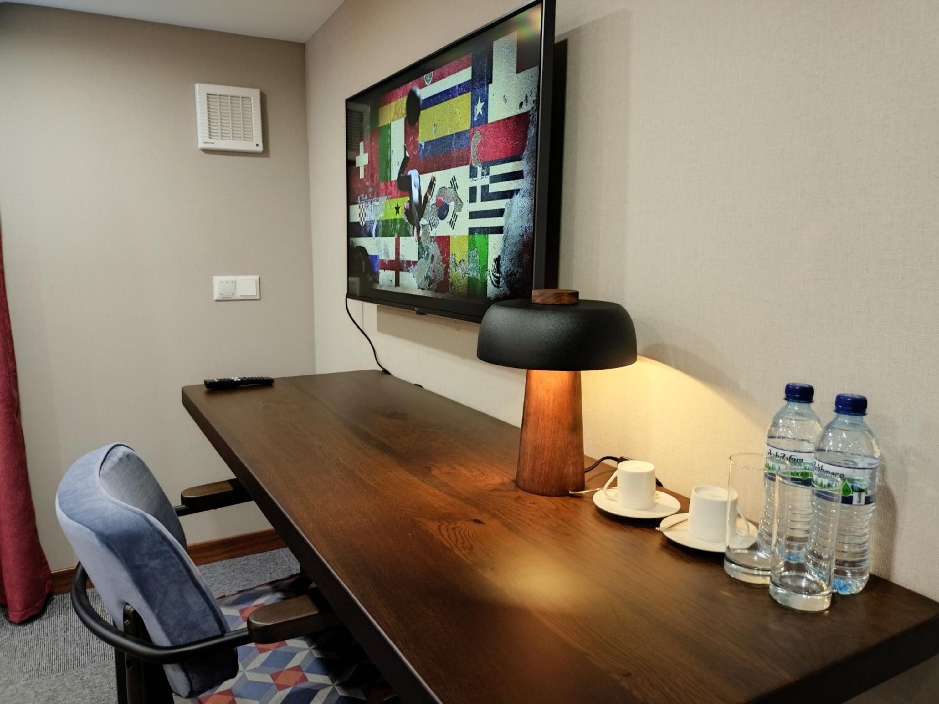 Double or Twin Room with City View - Photo 7