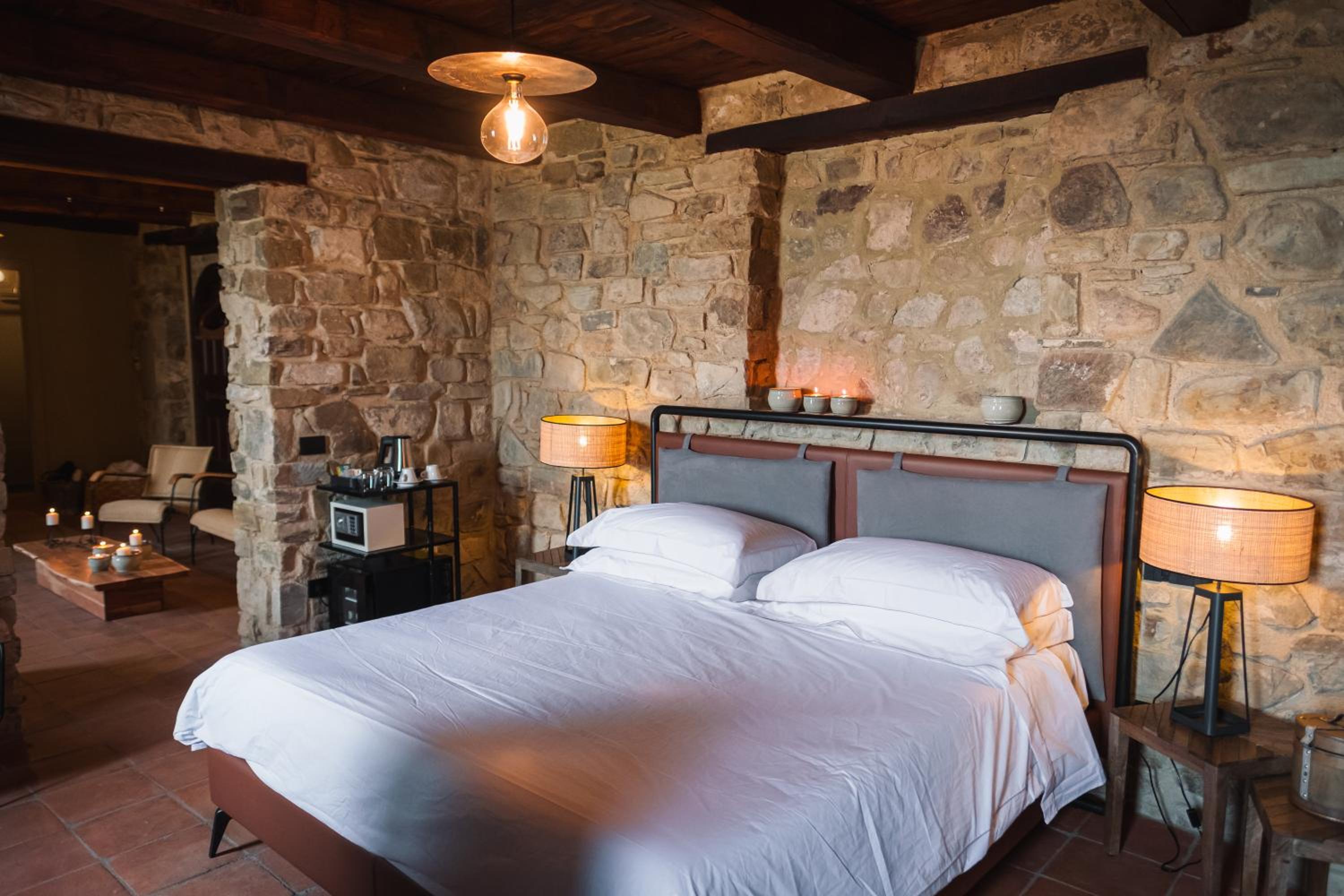 Suite with Hot Tub - Photo 1