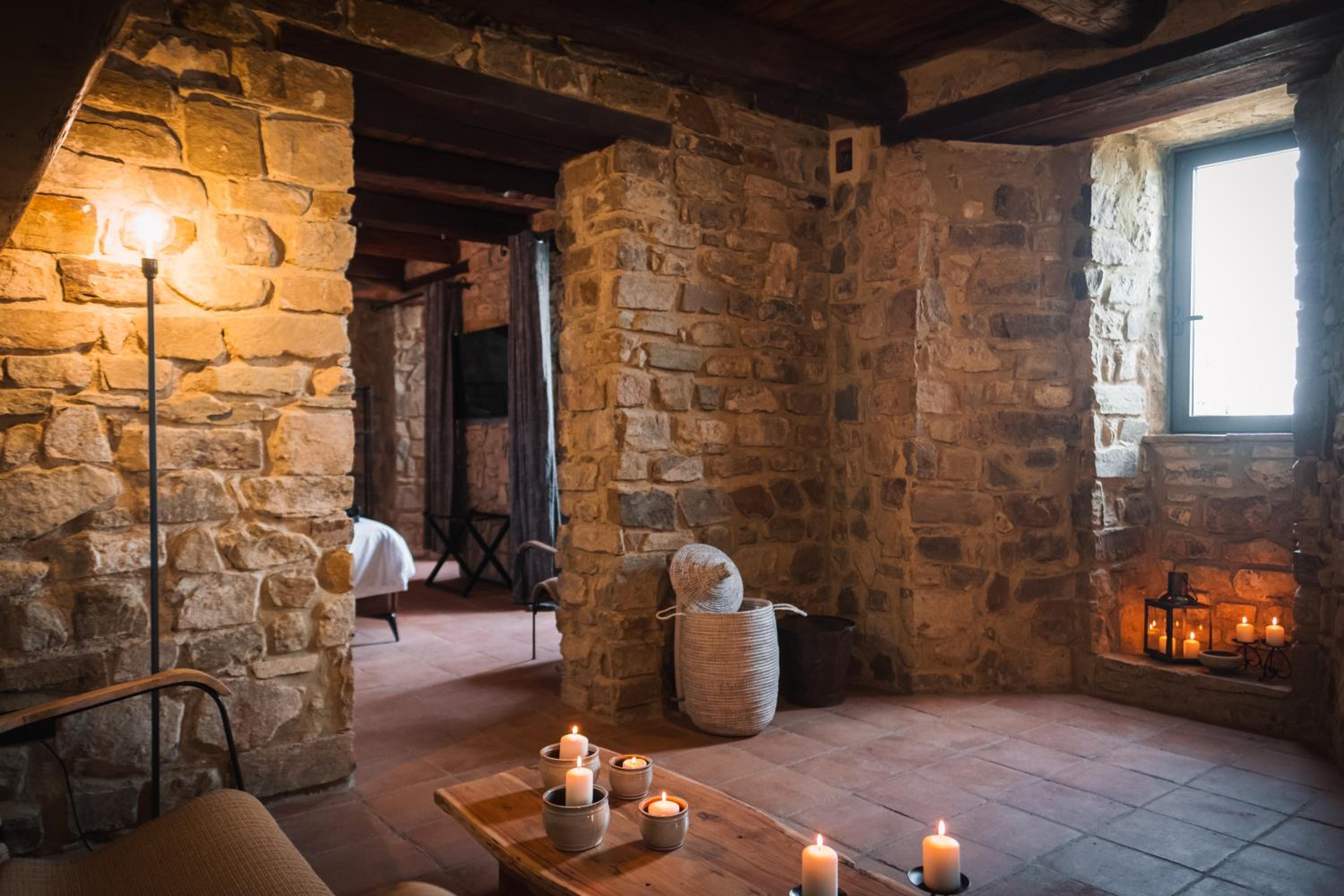 Suite with Hot Tub - Photo 2