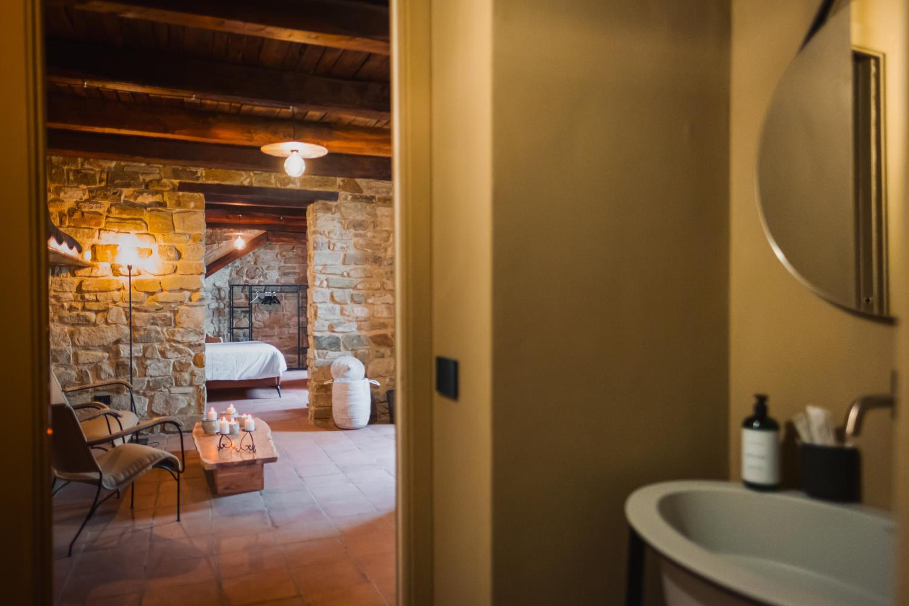 Suite with Hot Tub - Photo 6