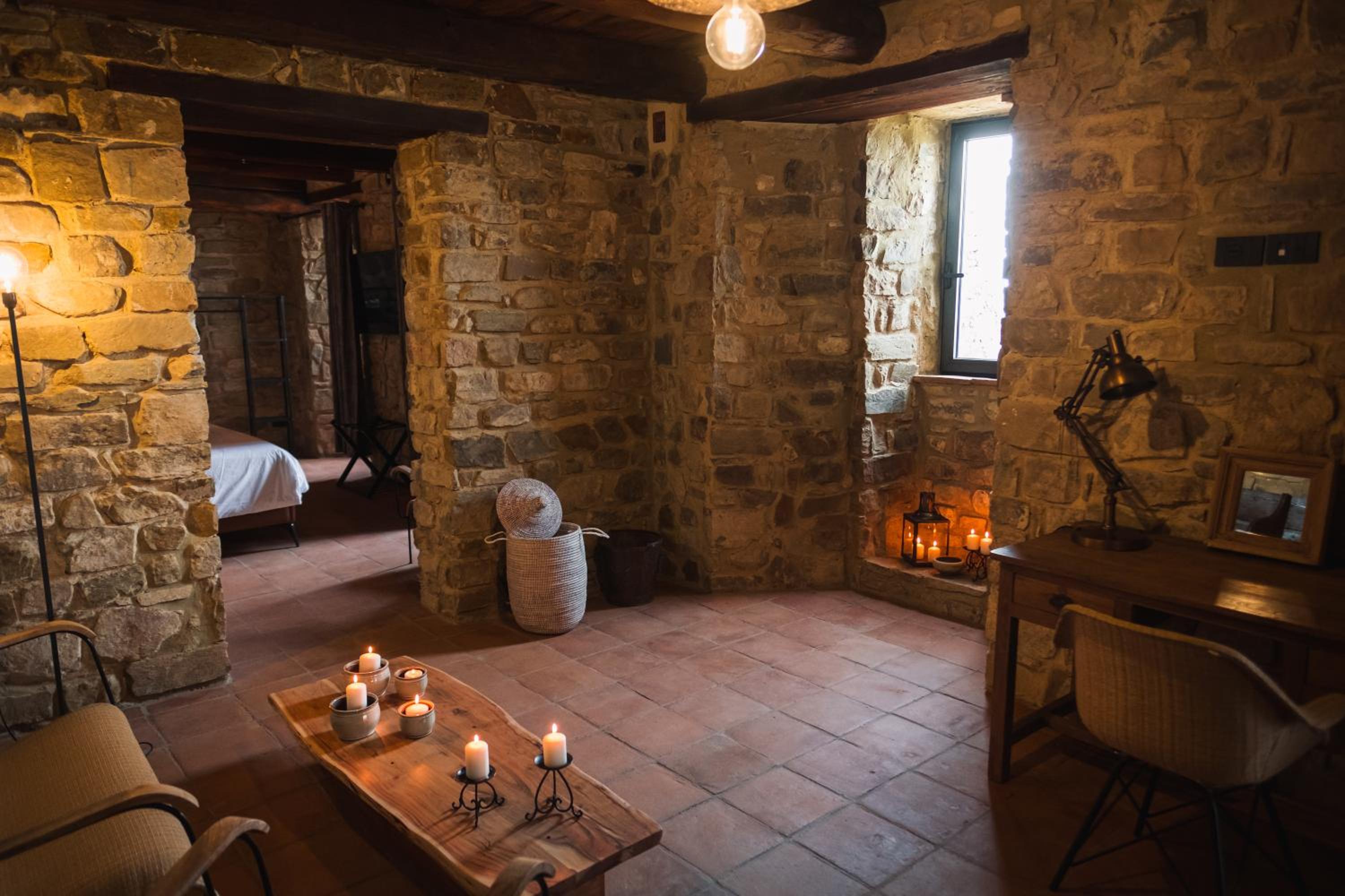 Suite with Hot Tub - Photo 8