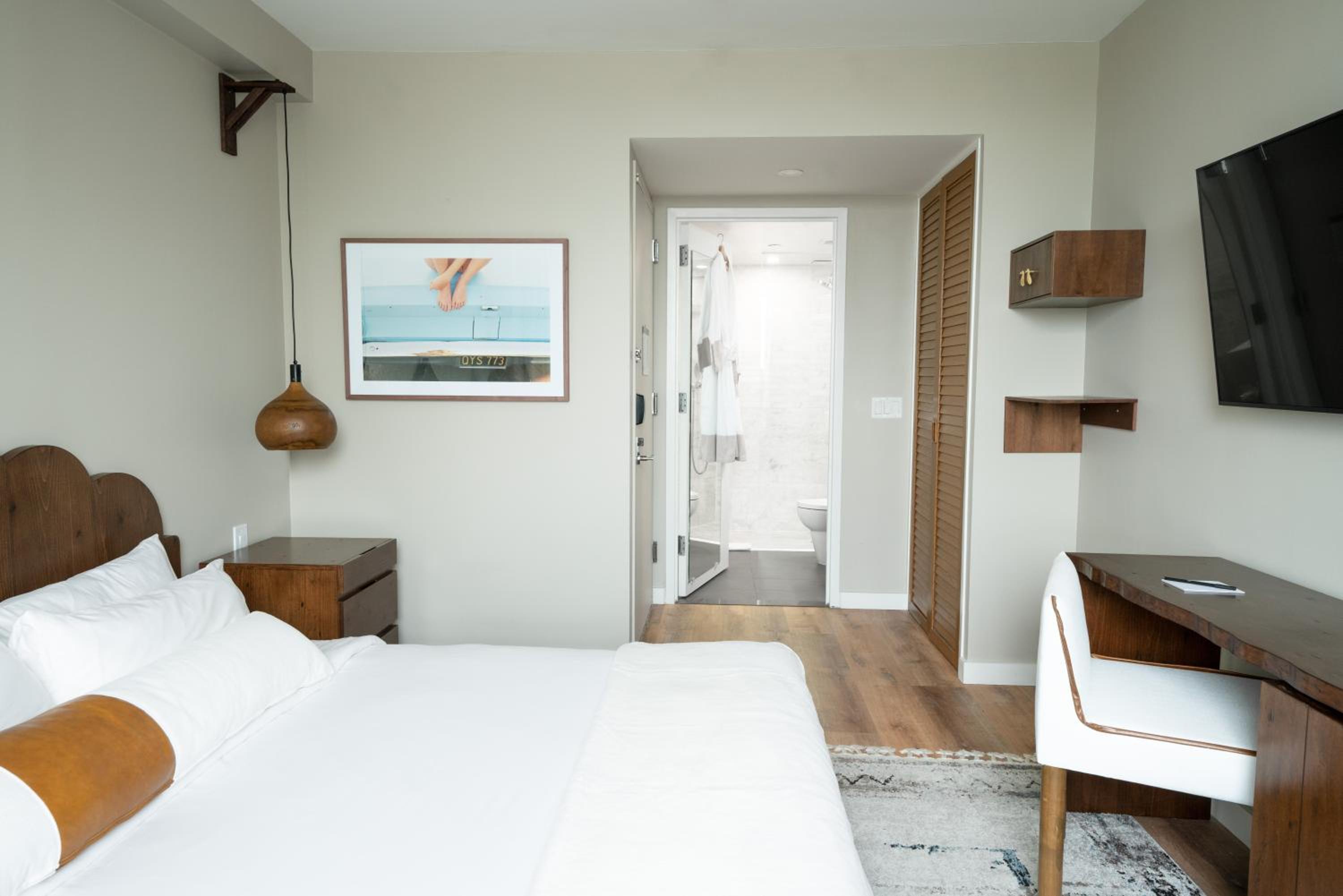 Standard King Room - Photo 2