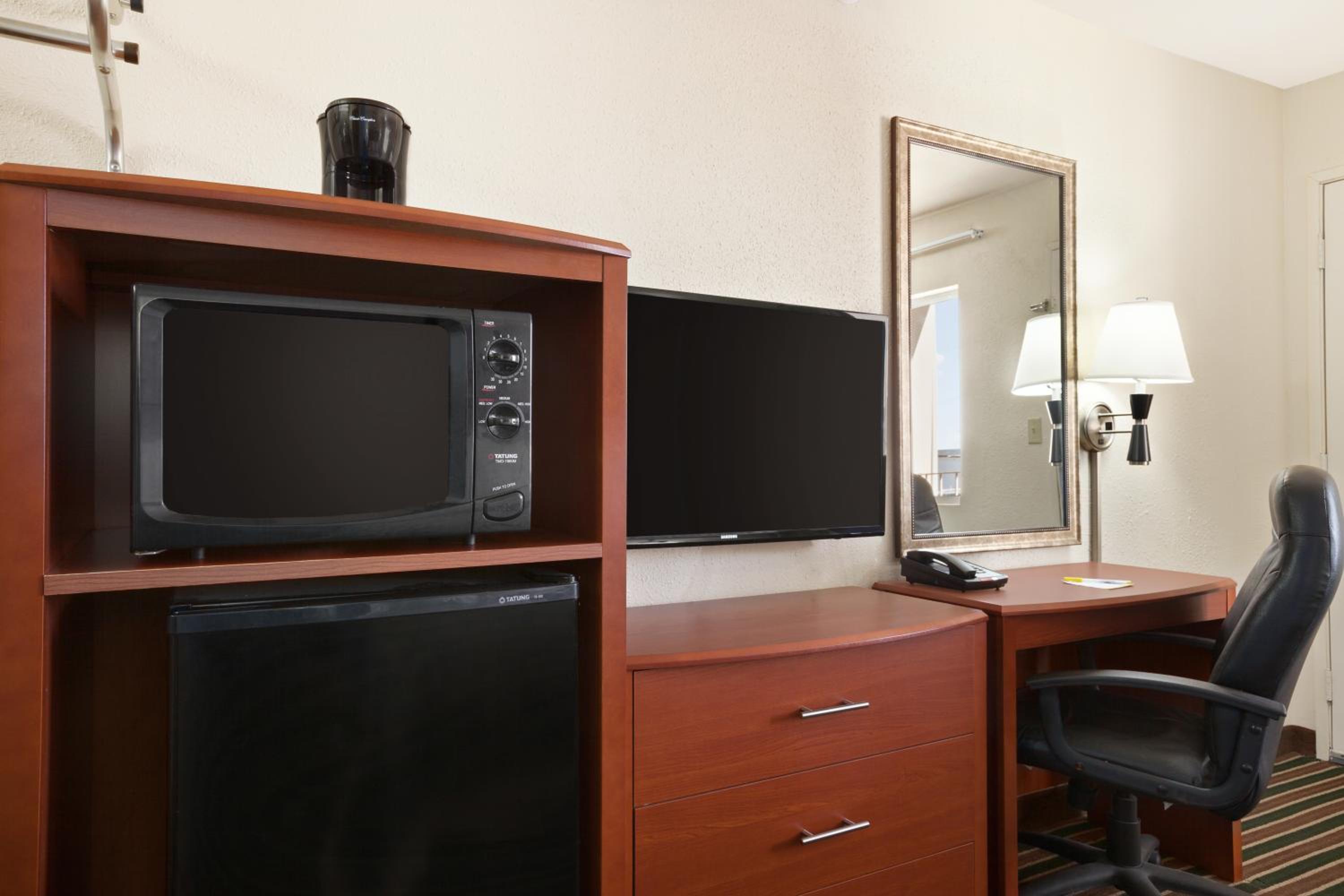 Deluxe Double Room with Two Double Beds - Non-Smoking - Photo 4