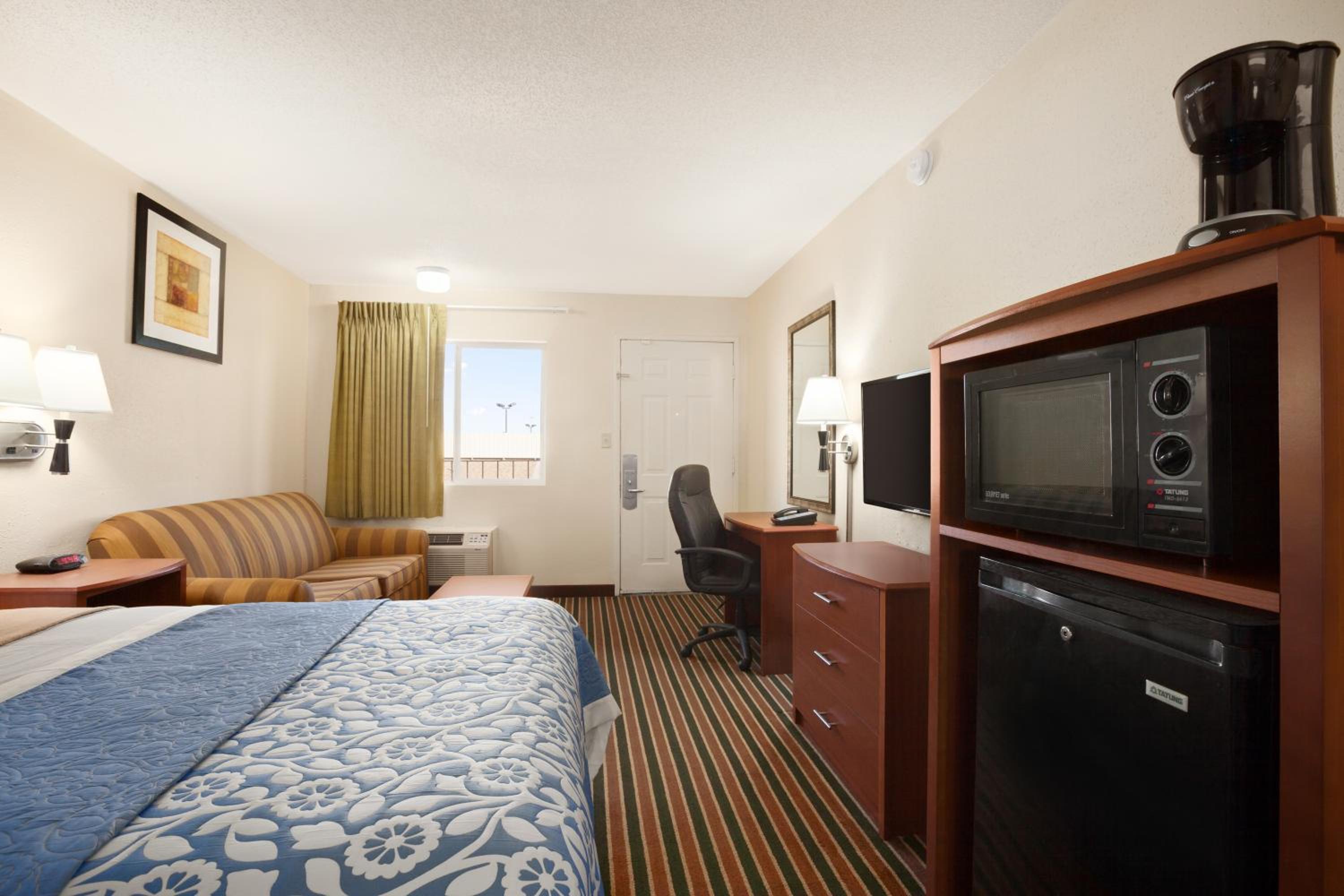 Deluxe Double Room with Two Double Beds - Non-Smoking - Photo 1
