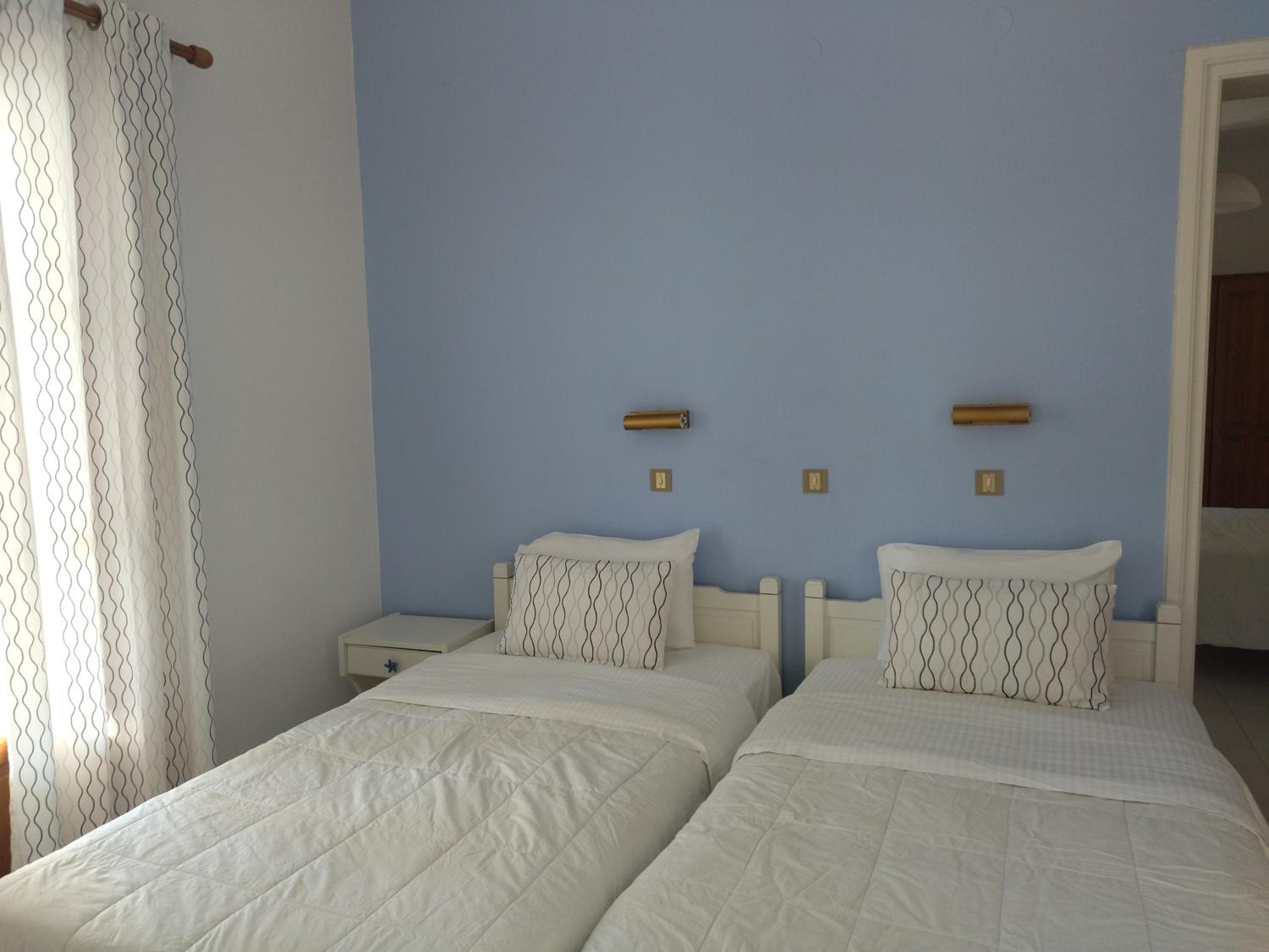 Connecting Studios with Garden View