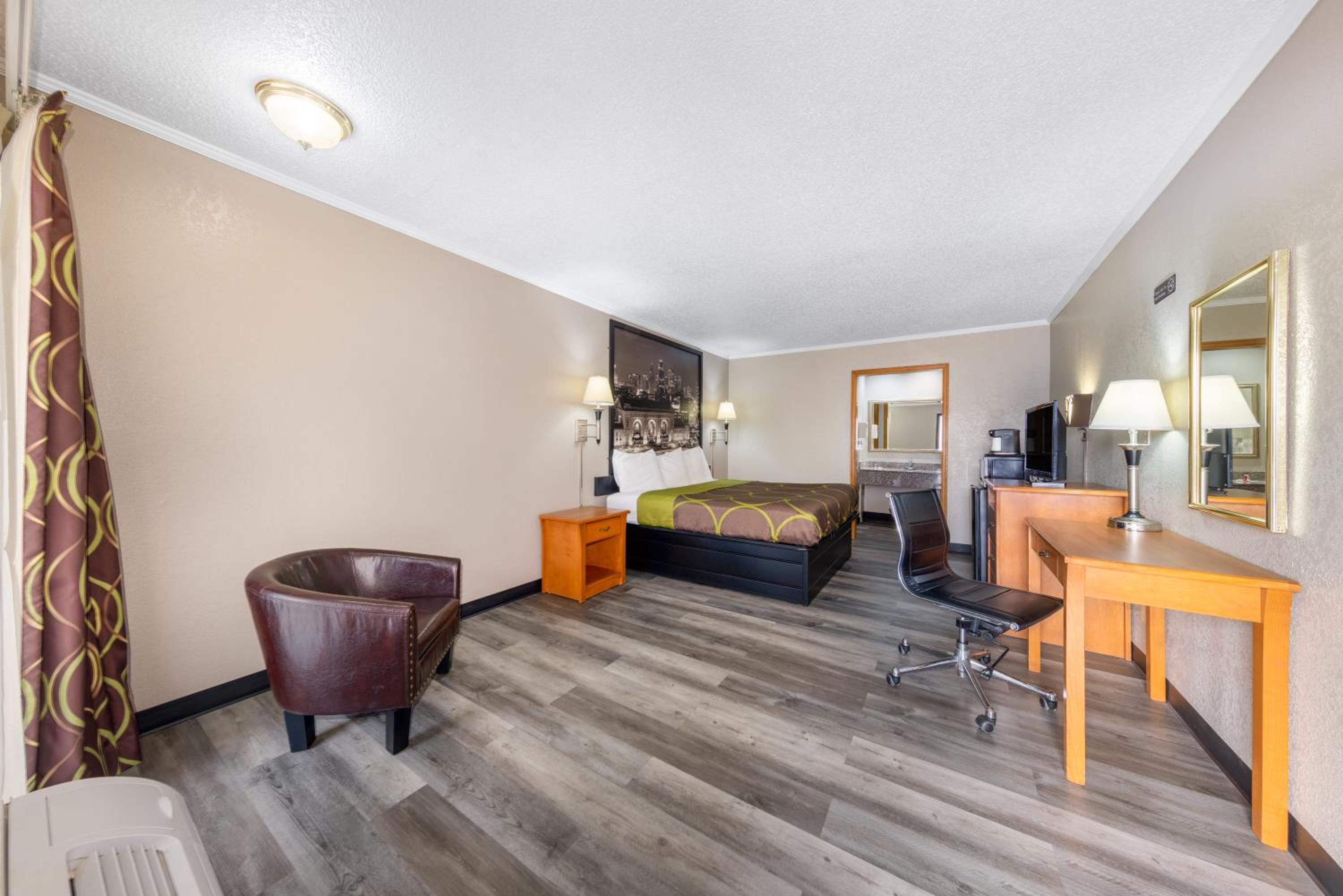 King Room - Non-Smoking - Photo 3