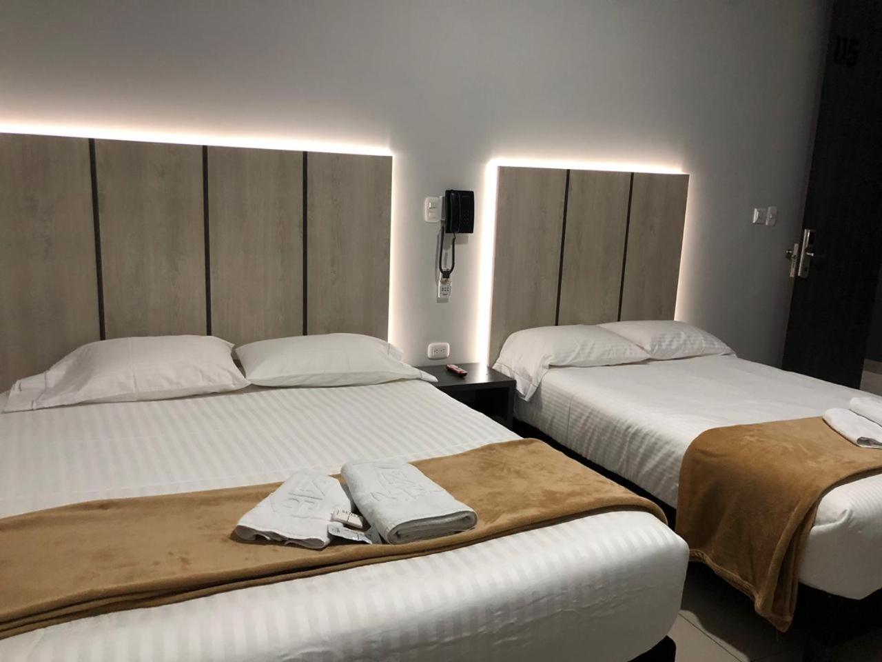 Double Room with Two Double Beds photo 2