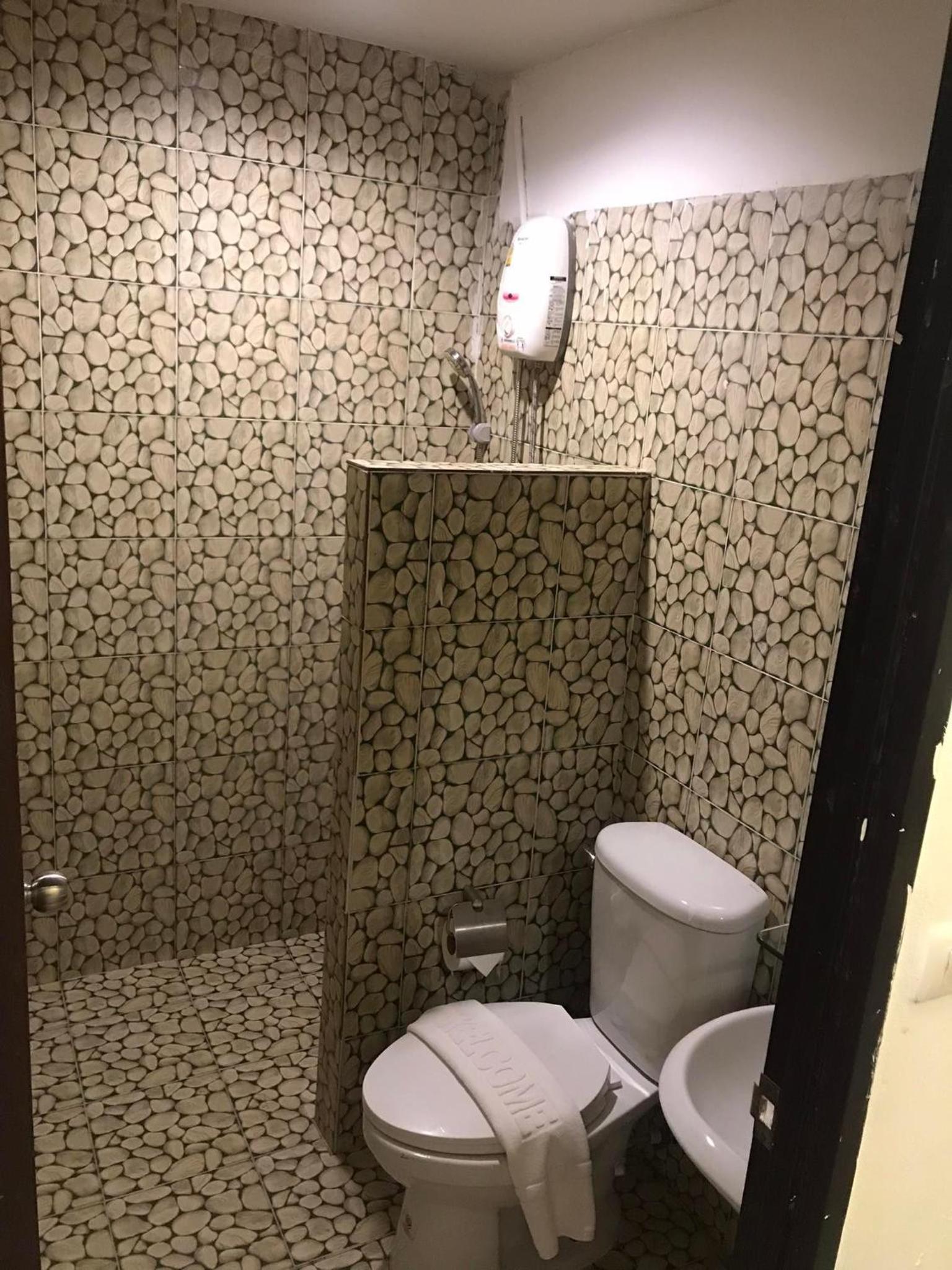 Standard Queen Room - Photo 4