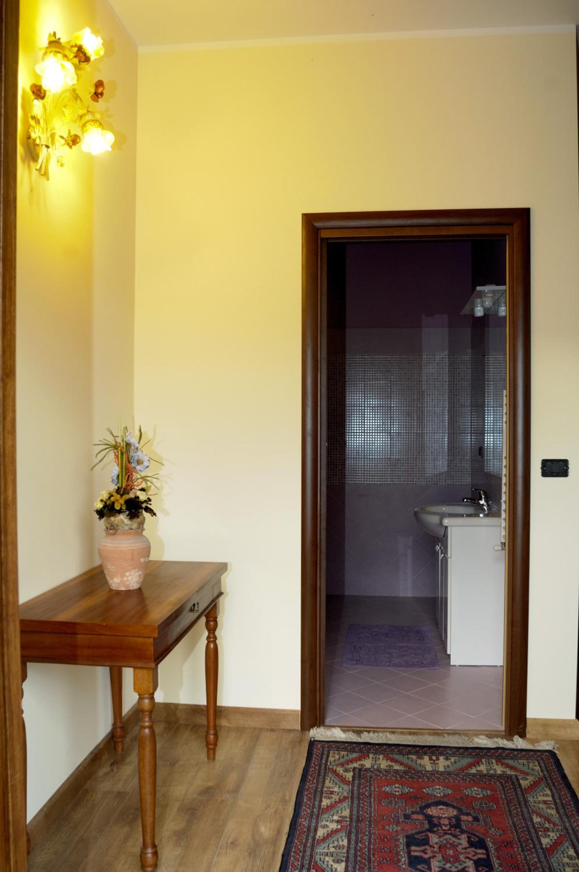 Twin Room with Bathroom - Photo 8