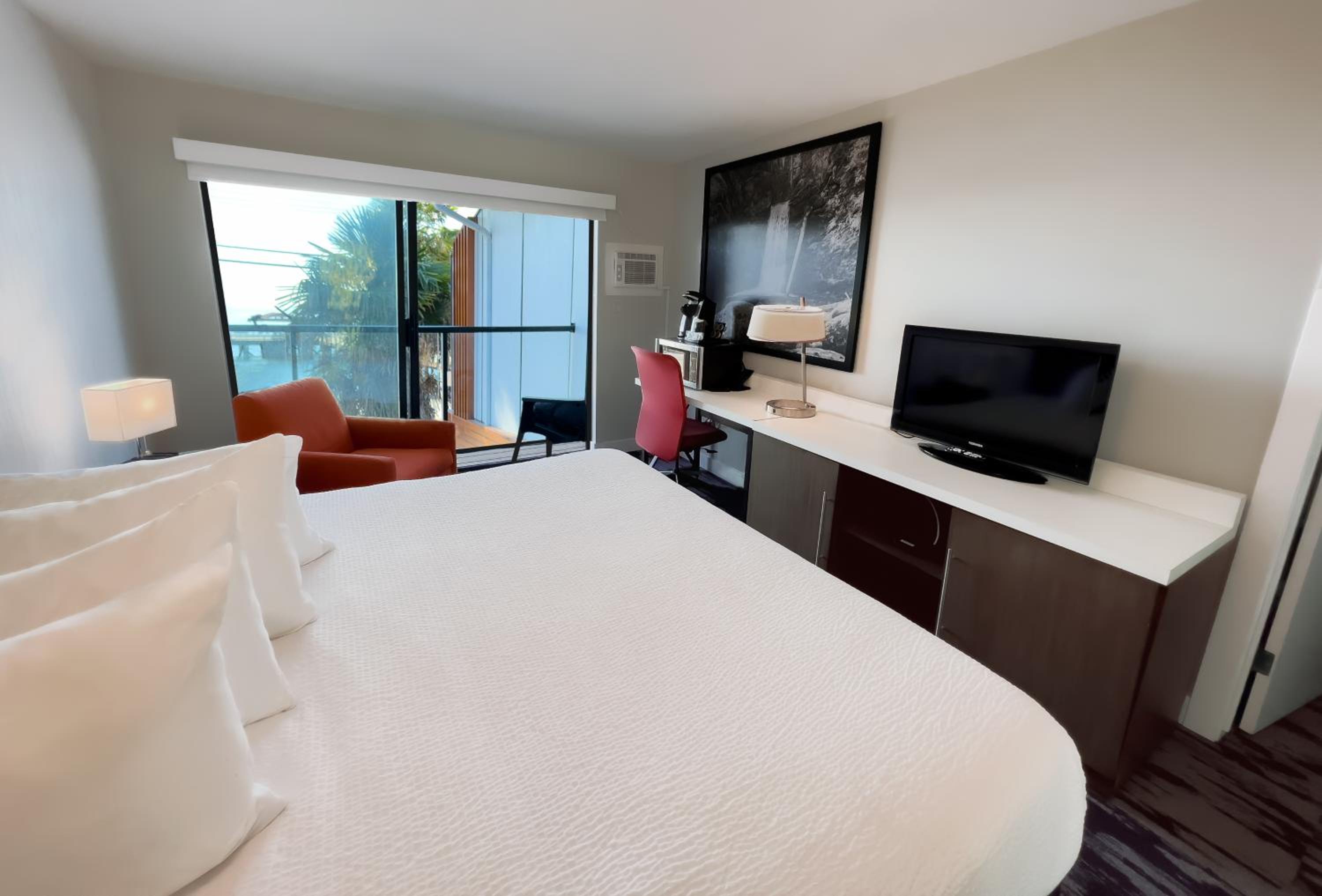 King Suite with Ocean View photo 3
