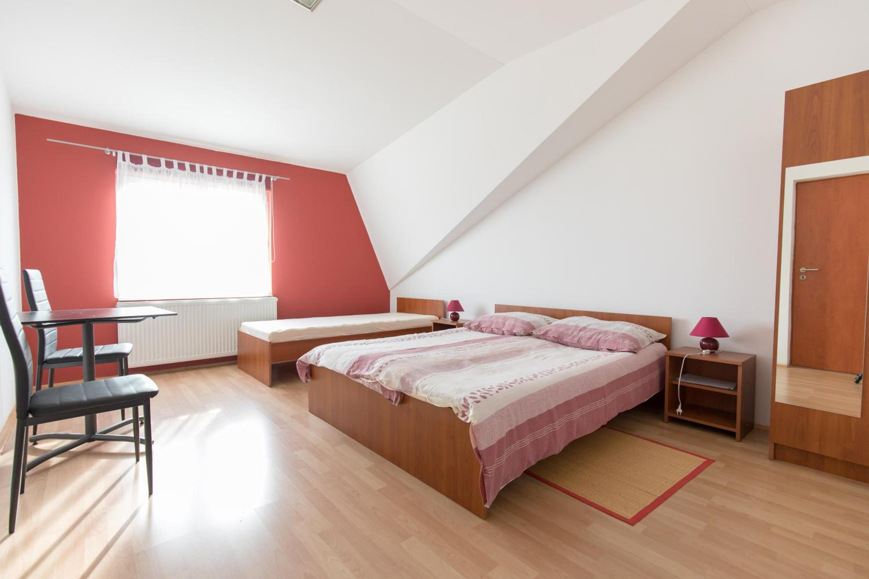 Standard Family Room - Photo 3