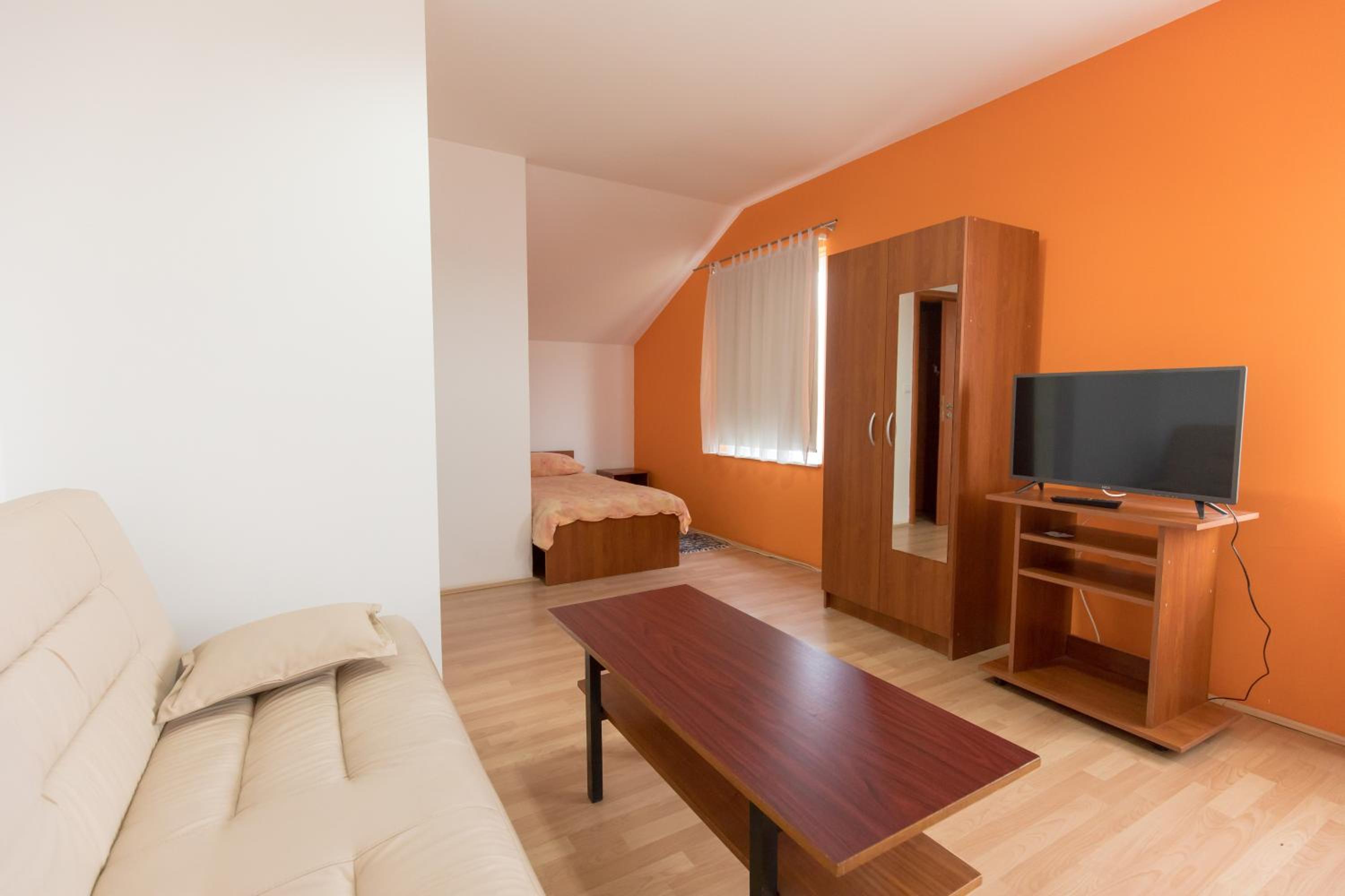Comfort Triple Room with Shower - Photo 2