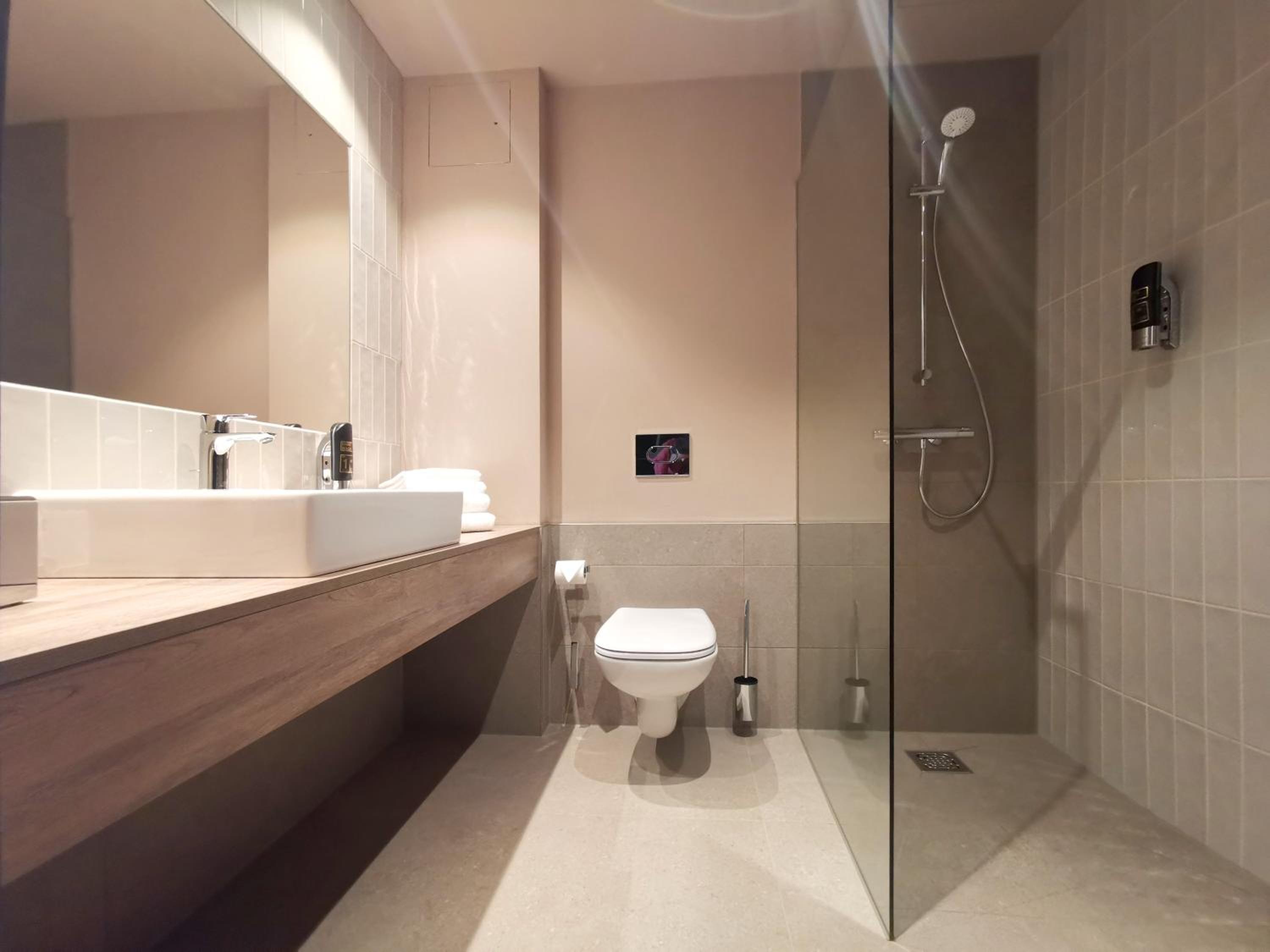Double Room - Photo 7
