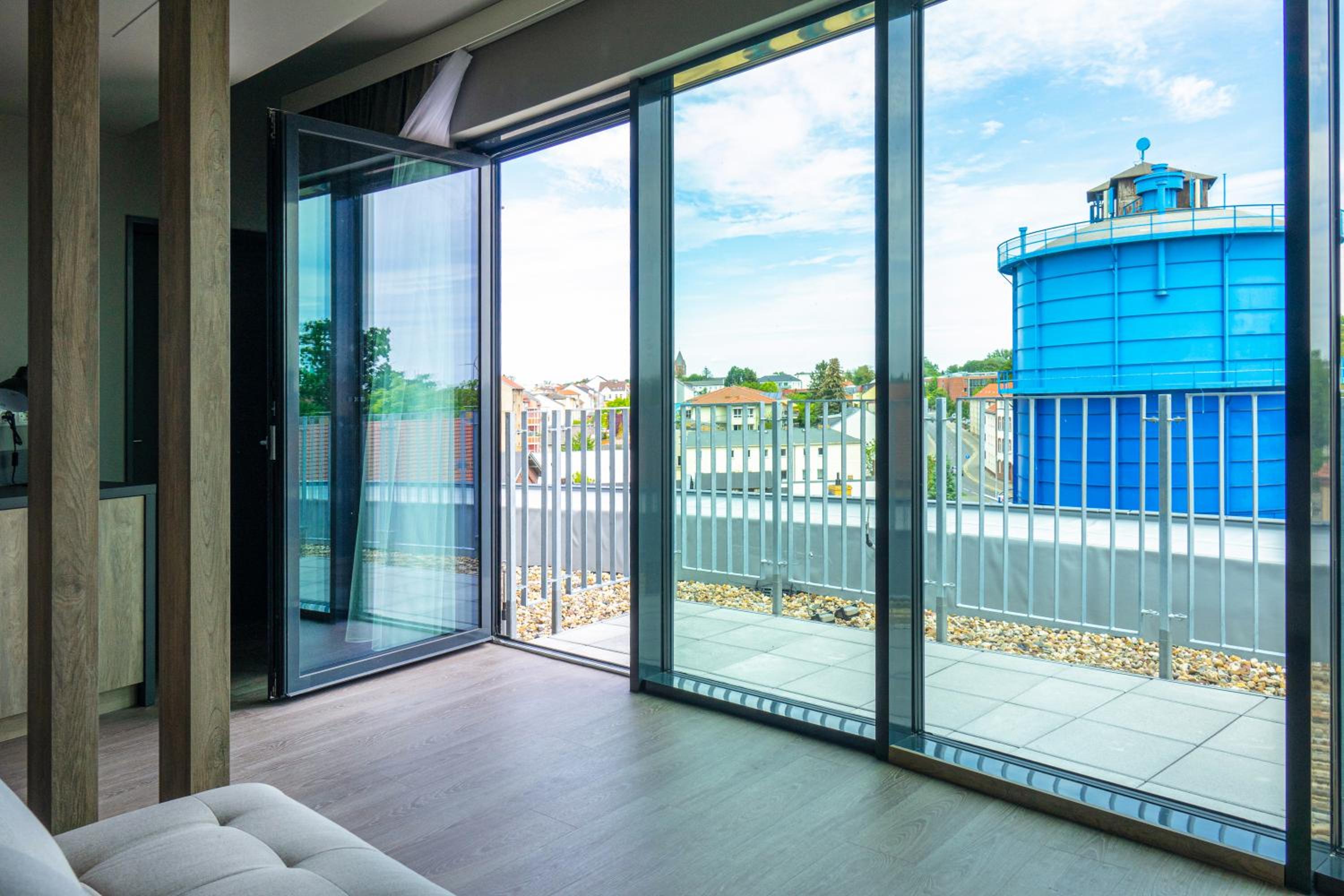 Suite with Balcony - Photo 2