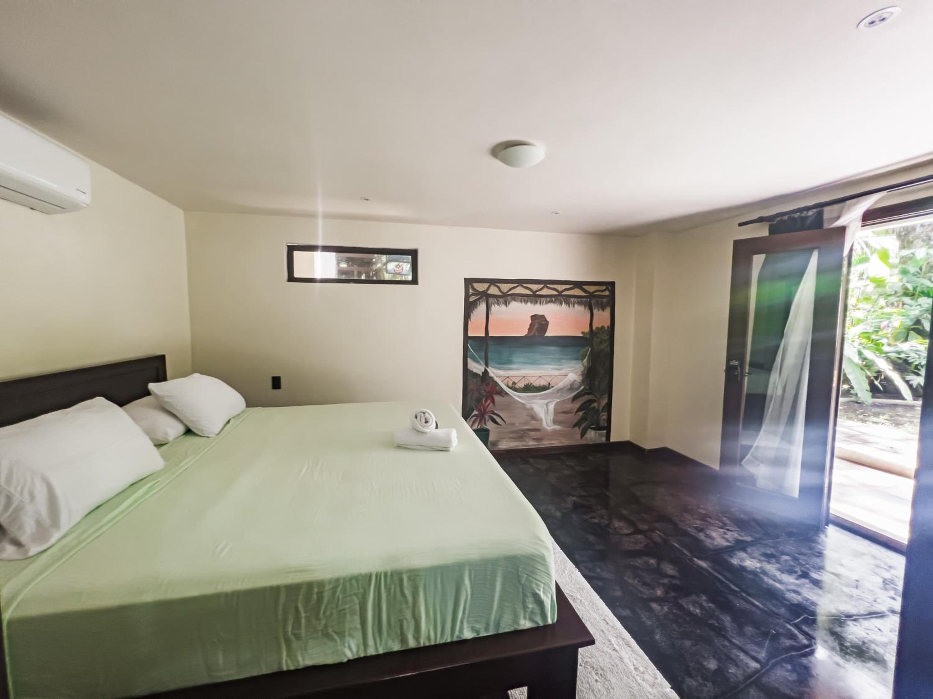 Standard King Room photo 3