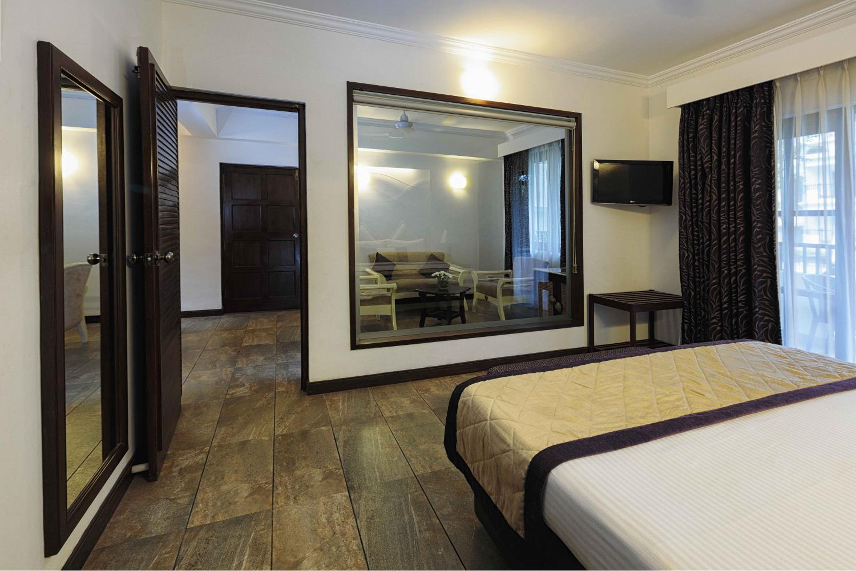Suite with Pool View photo 1