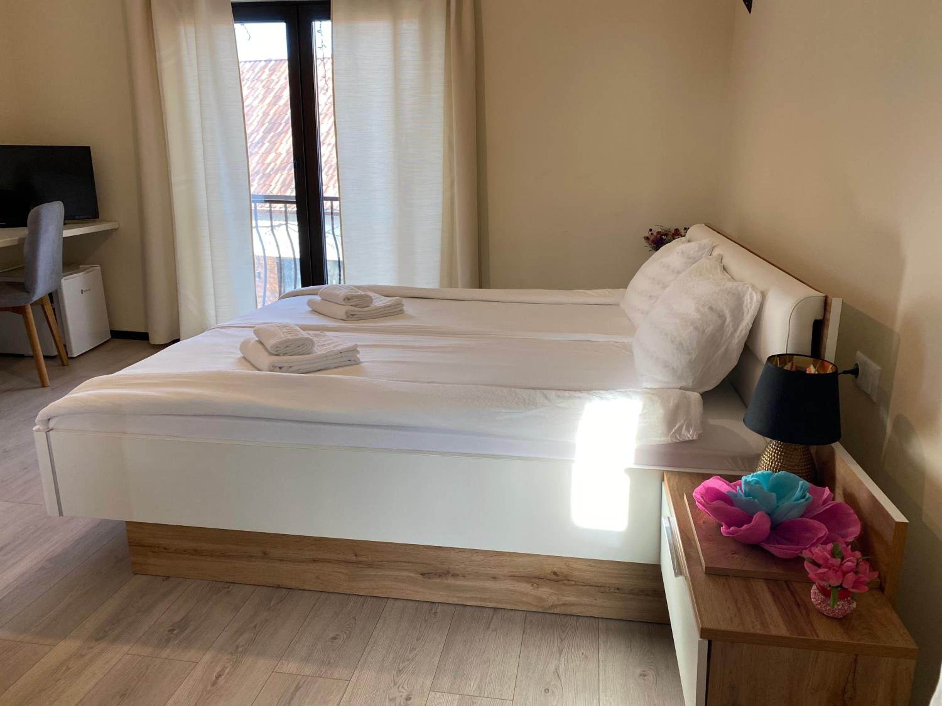 Double Room with Mountain View - Photo 13