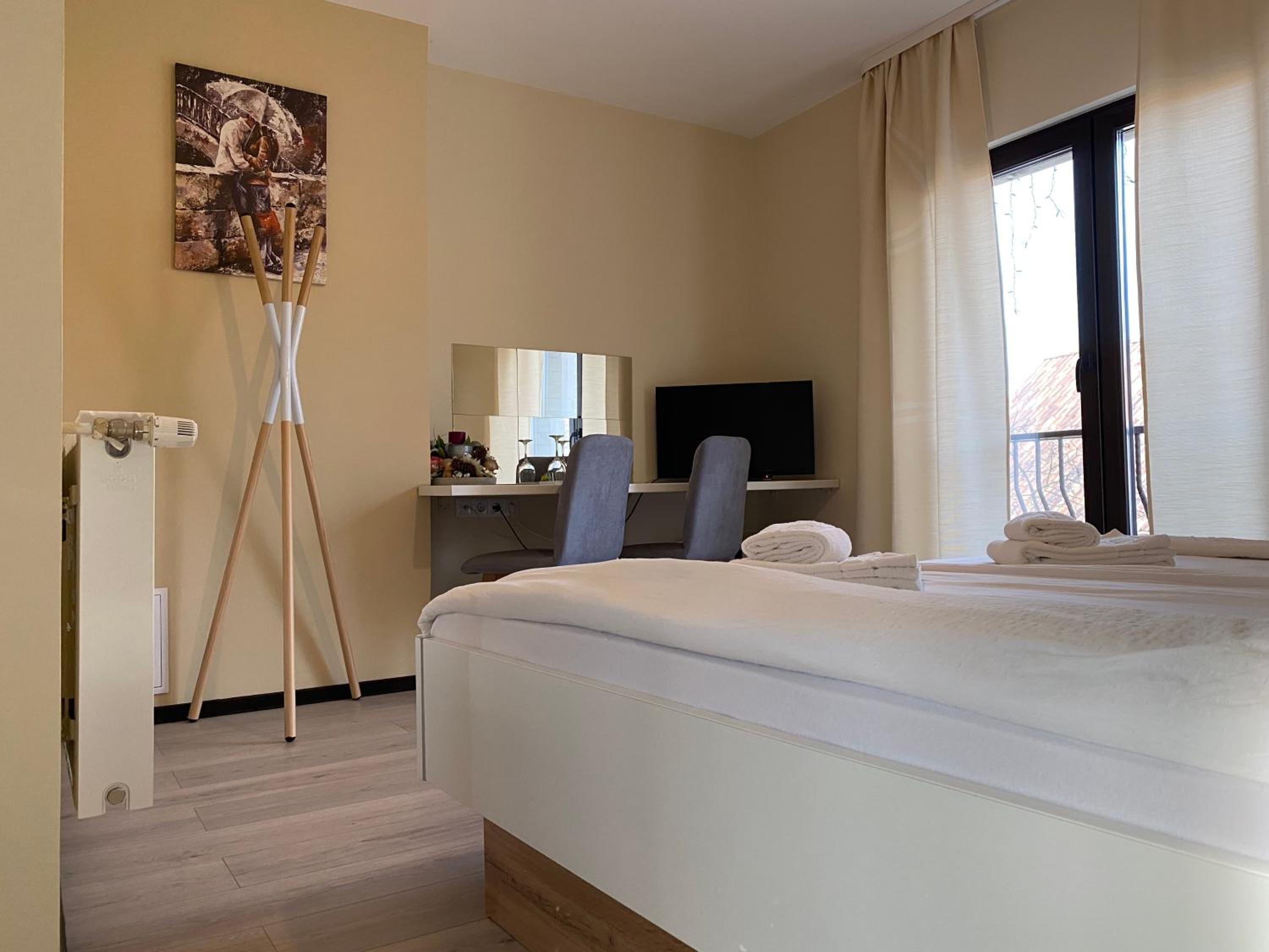 Double Room with Mountain View - Photo 12