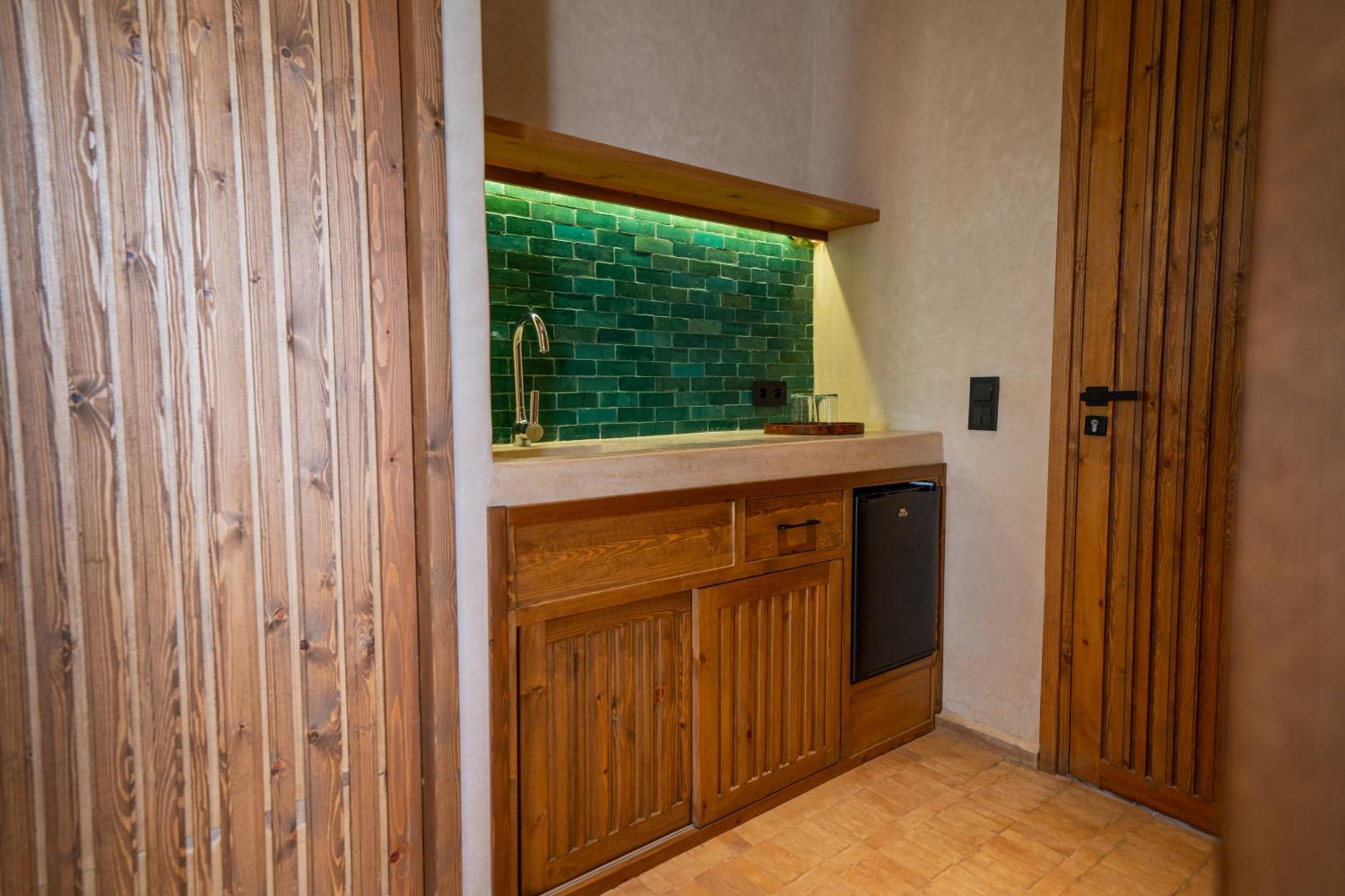 Junior Suite with Sea View - Photo 3