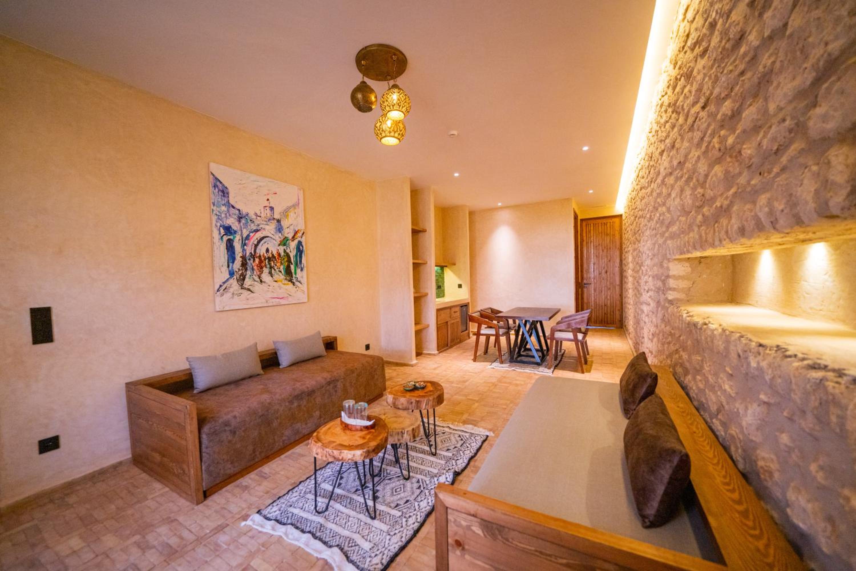 Deluxe Suite with Sea View - Photo 6