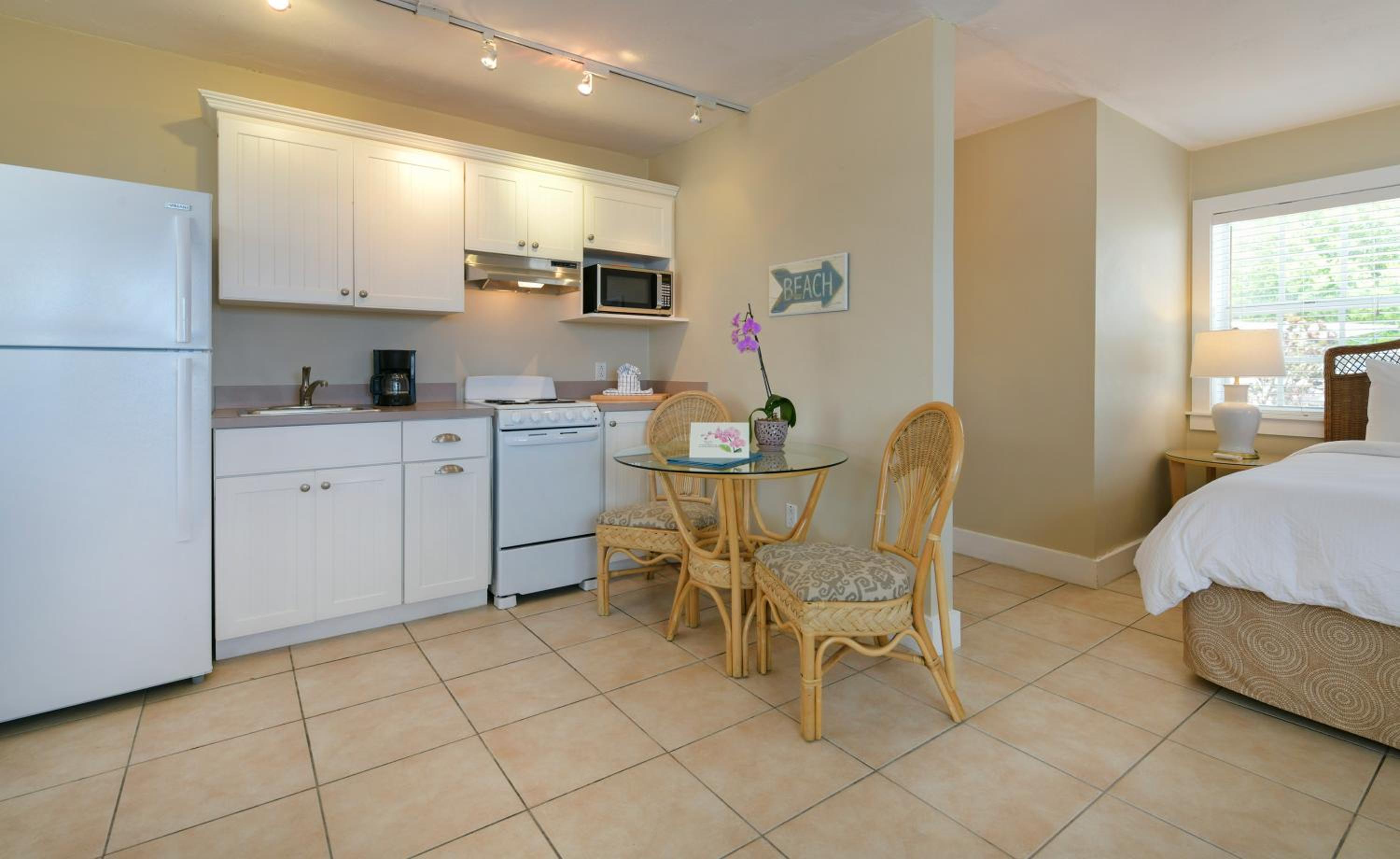Deluxe Oceanfront Cottage Style Room - Photo 5