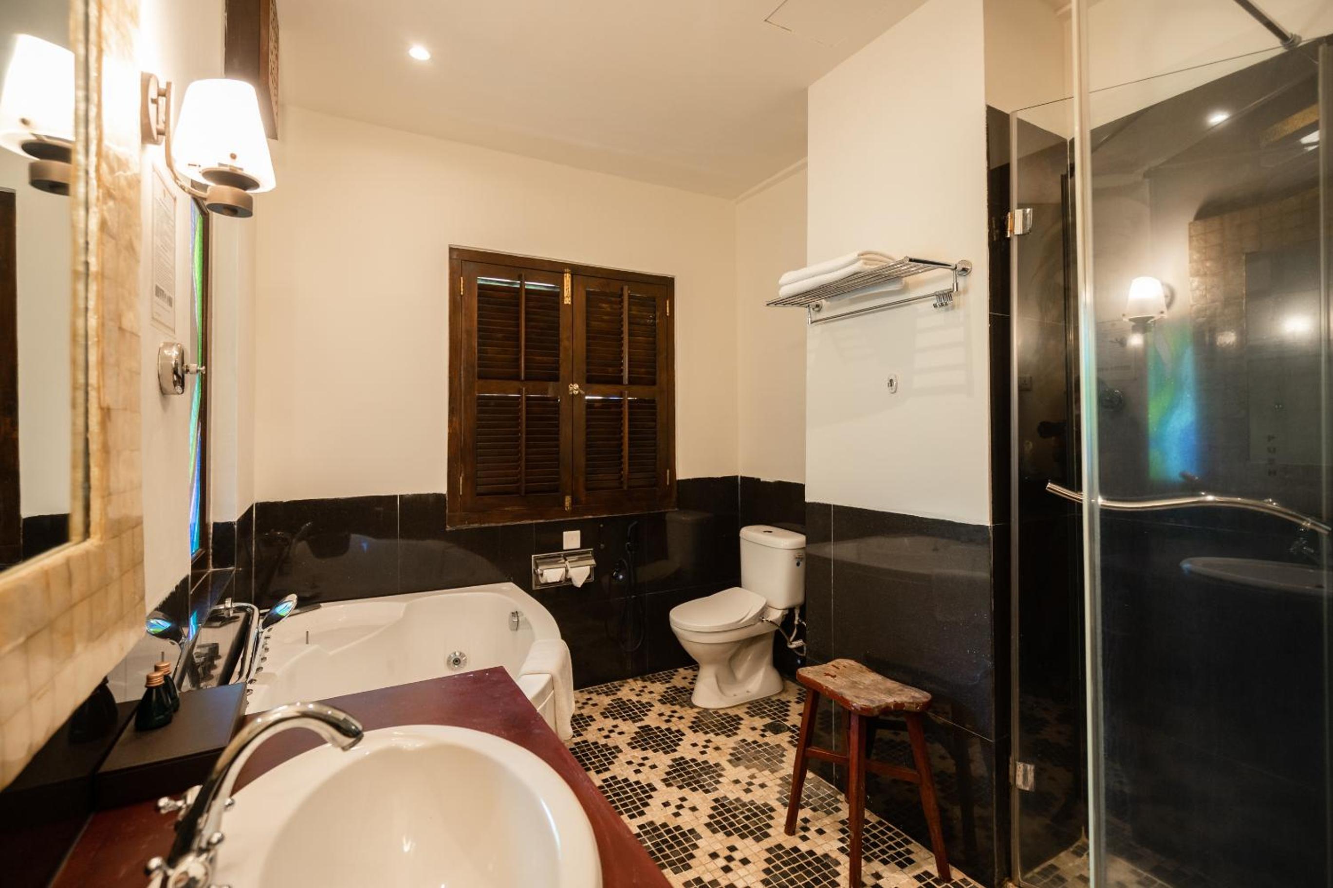 Chambre Lit Queen-Size Hutton Deluxe avec Jacuzzi