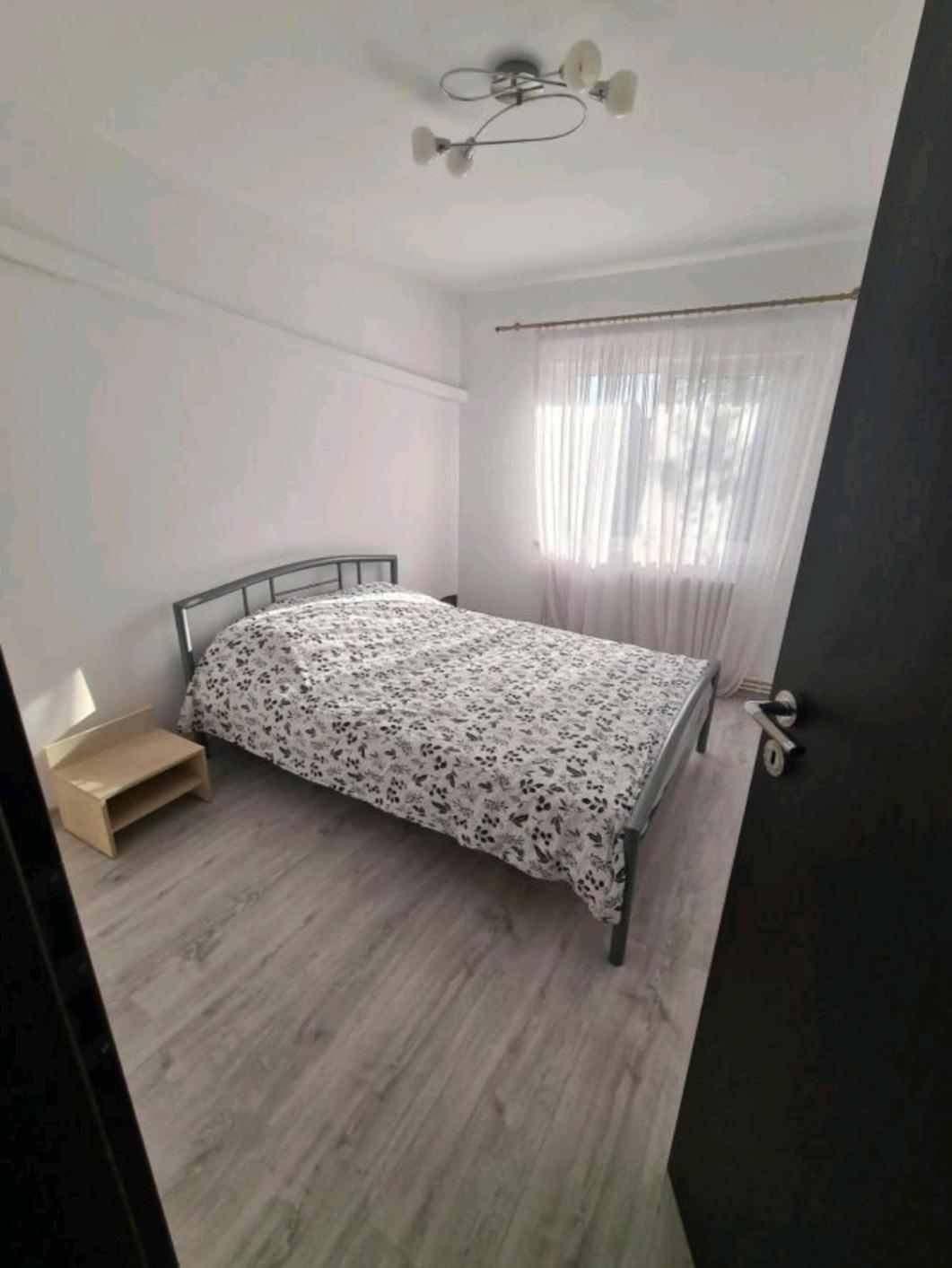 One-Bedroom Apartment - Photo 12