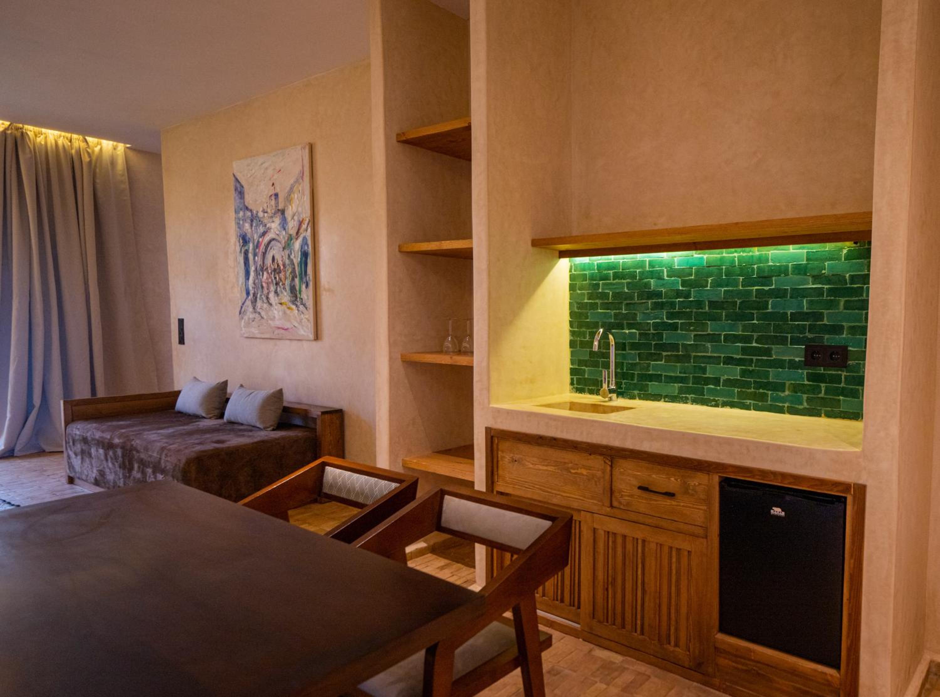 Deluxe Suite - Photo 5