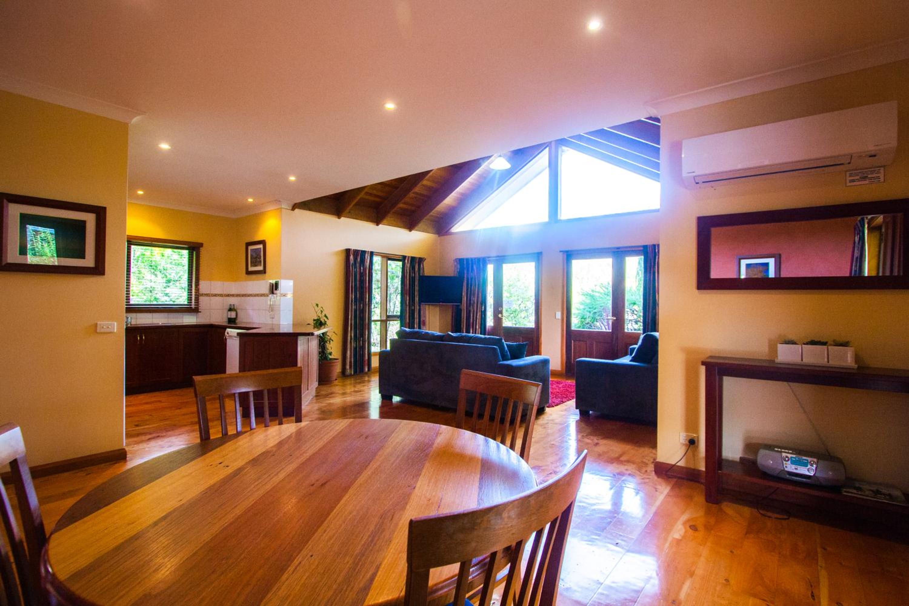 Three-Bedroom Villa with Garden View and Spa Bath photo 1