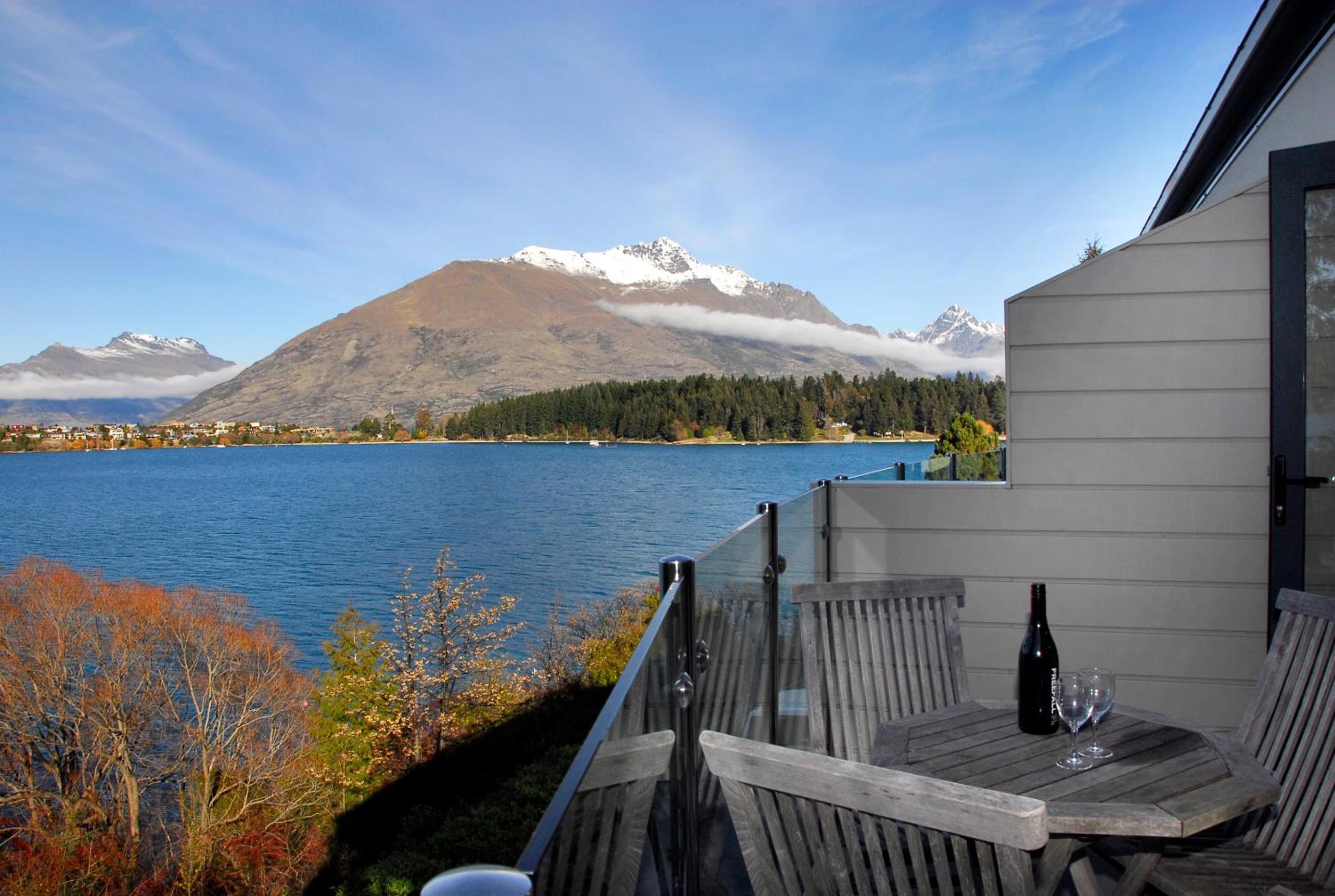 One-Bedroom Lake View Suite