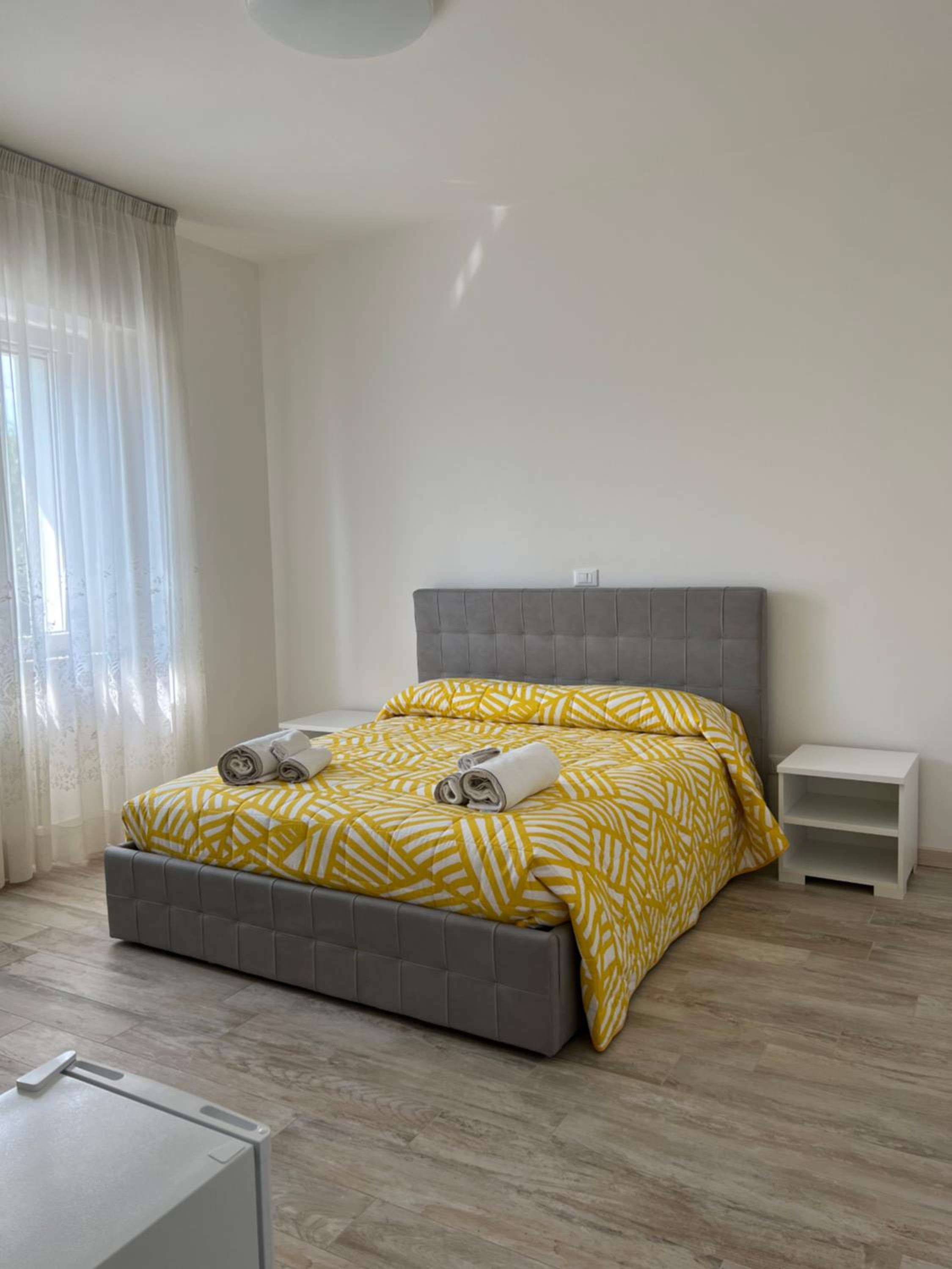 Large Double Room - Photo 1