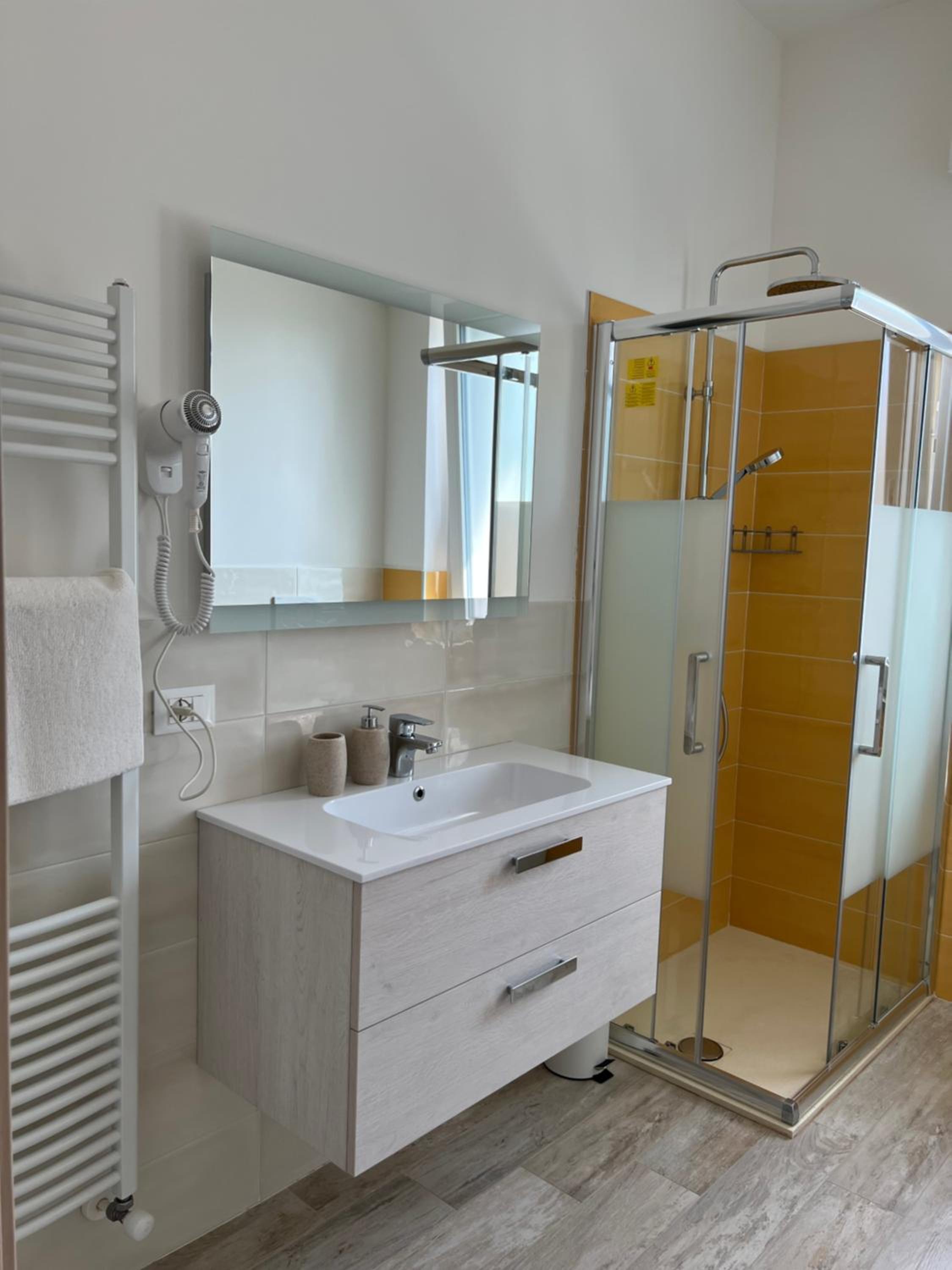 Large Double Room - Photo 2