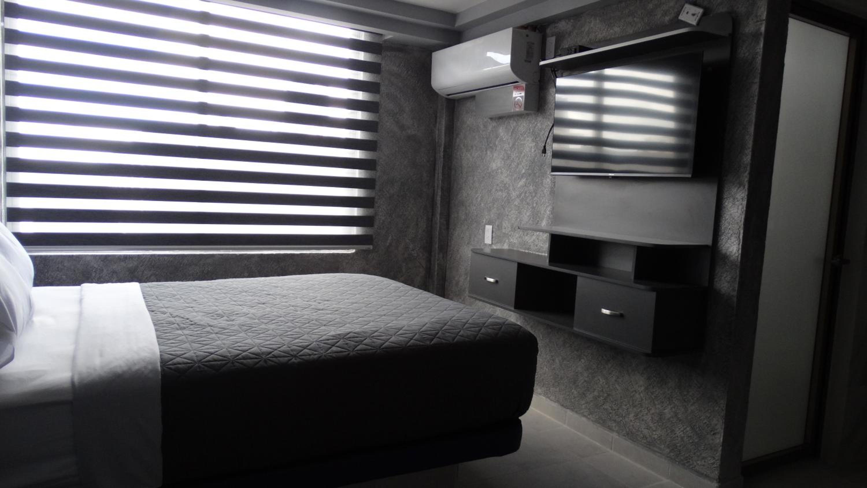 Deluxe Queen Room - Photo 4