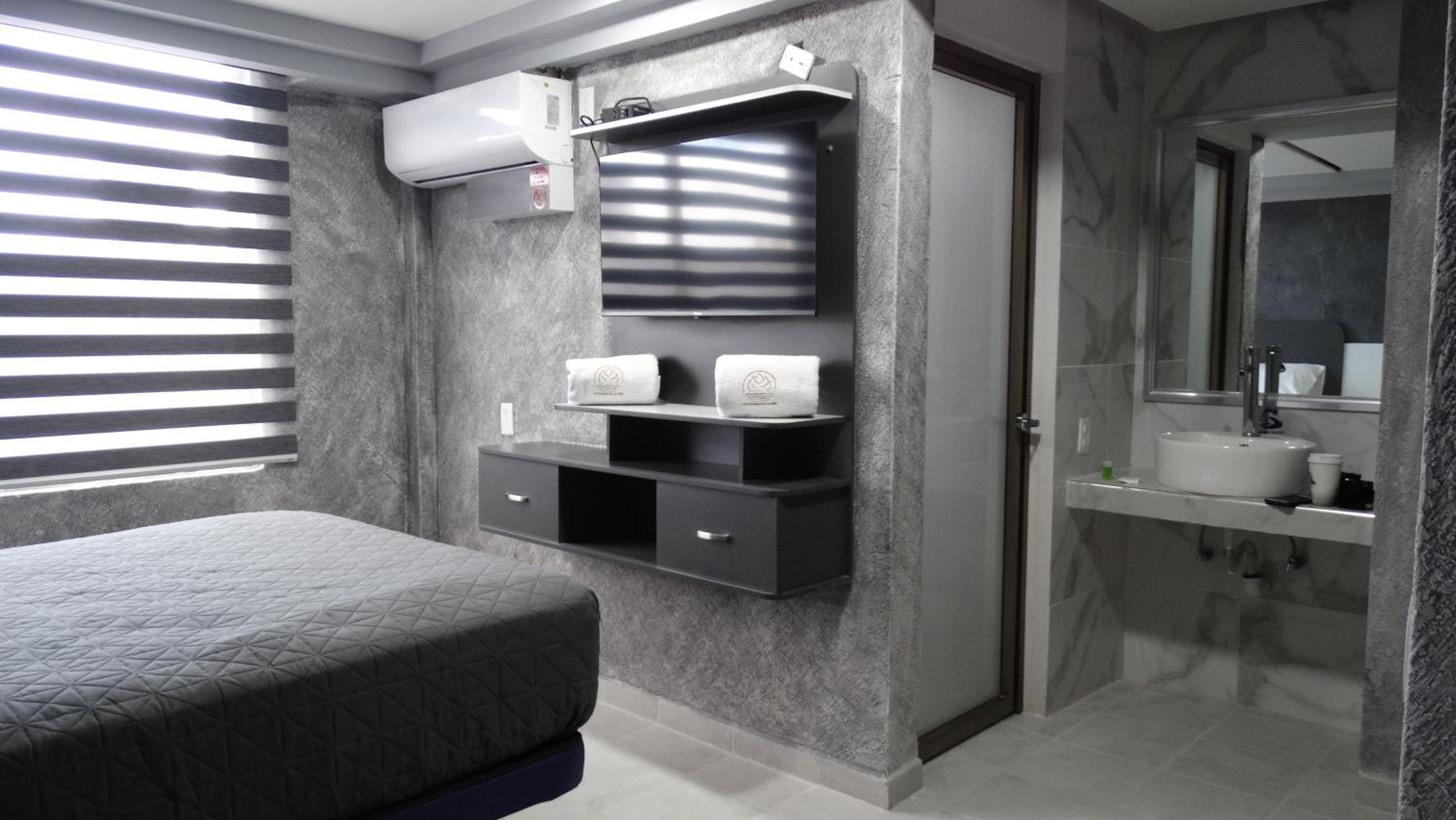 Deluxe Queen Room - Photo 5