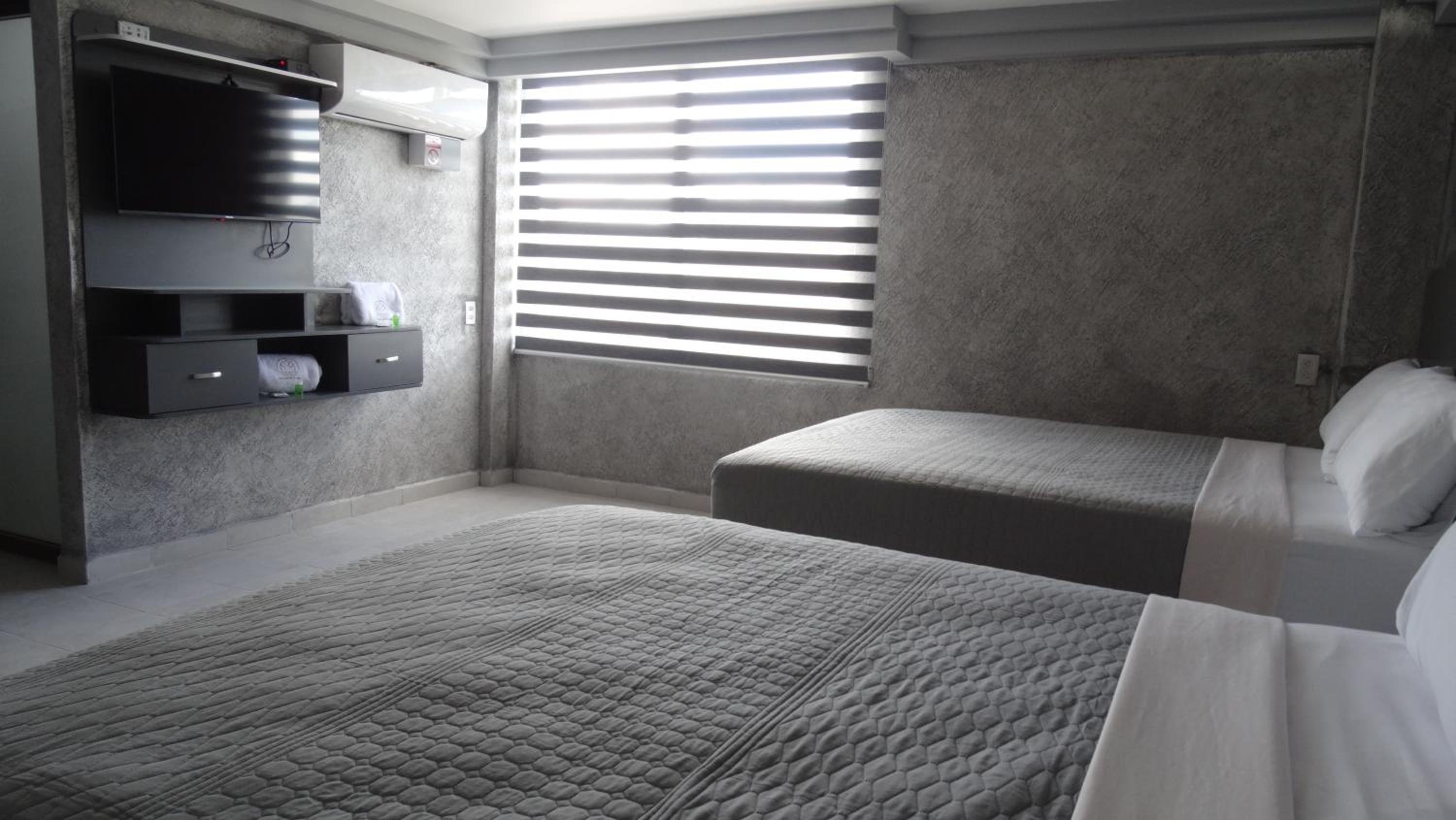 Deluxe Queen Room with Two Queen Beds - Photo 4
