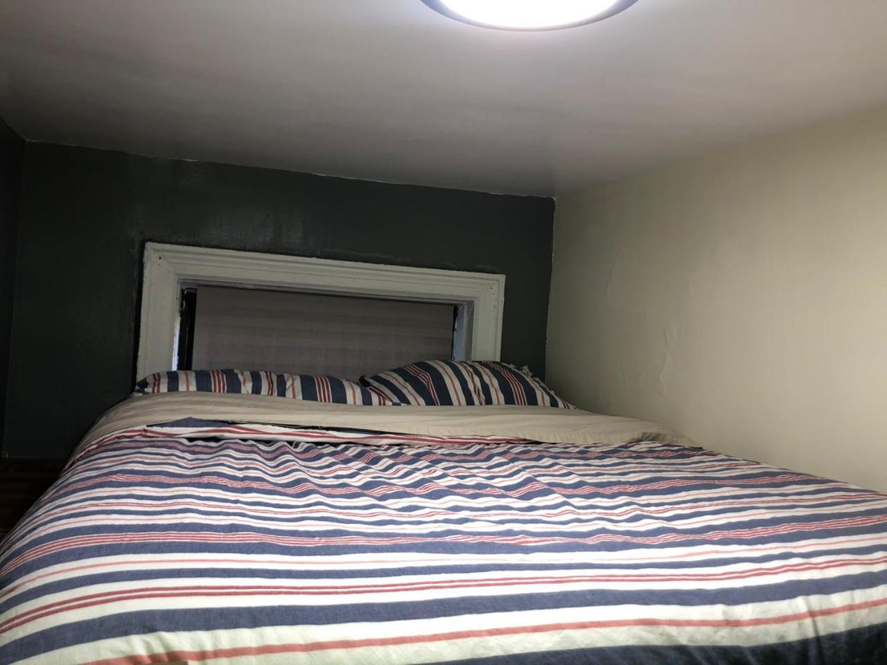 Queen Room With Shared Bathroom photo 3