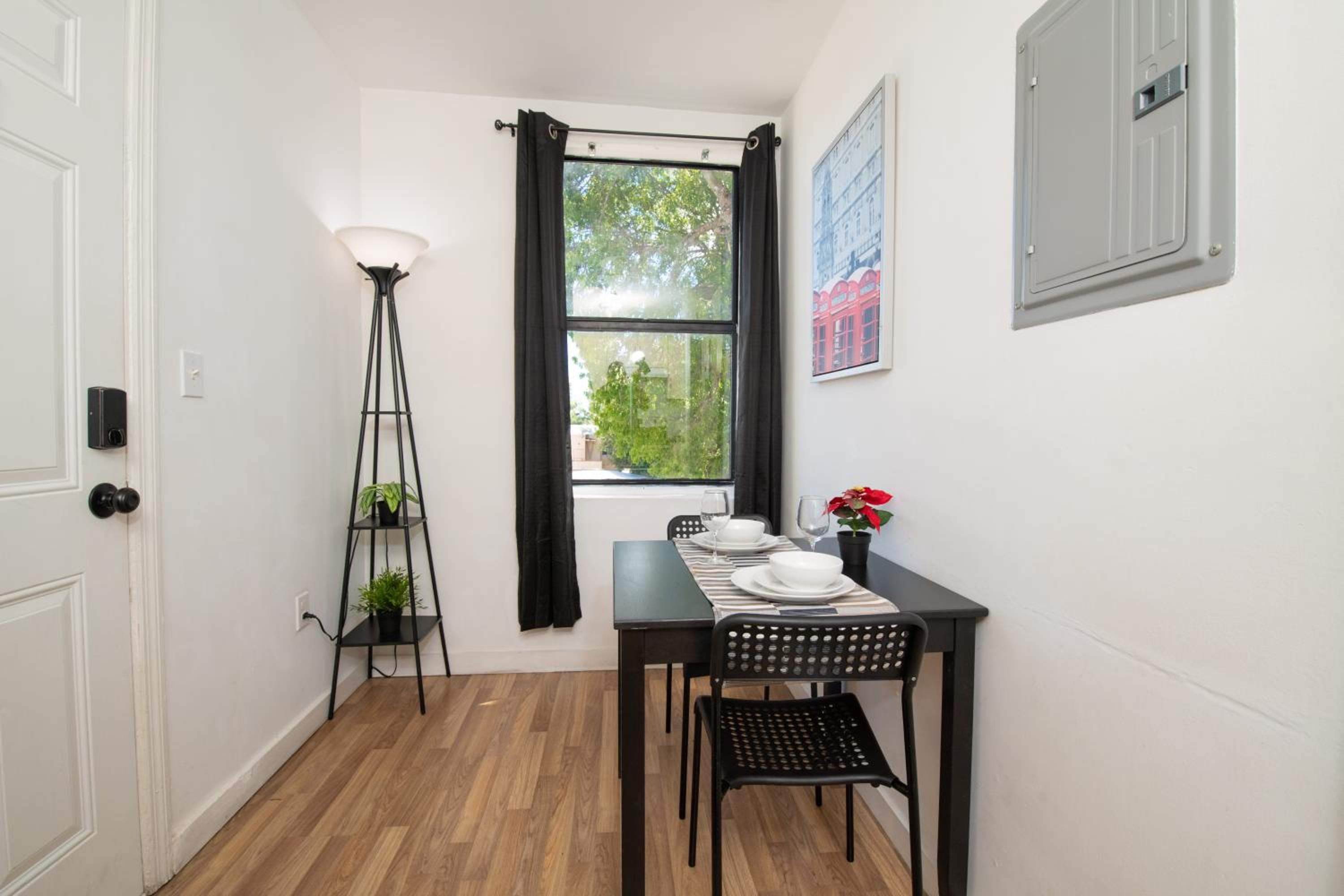 Apartment photo 2
