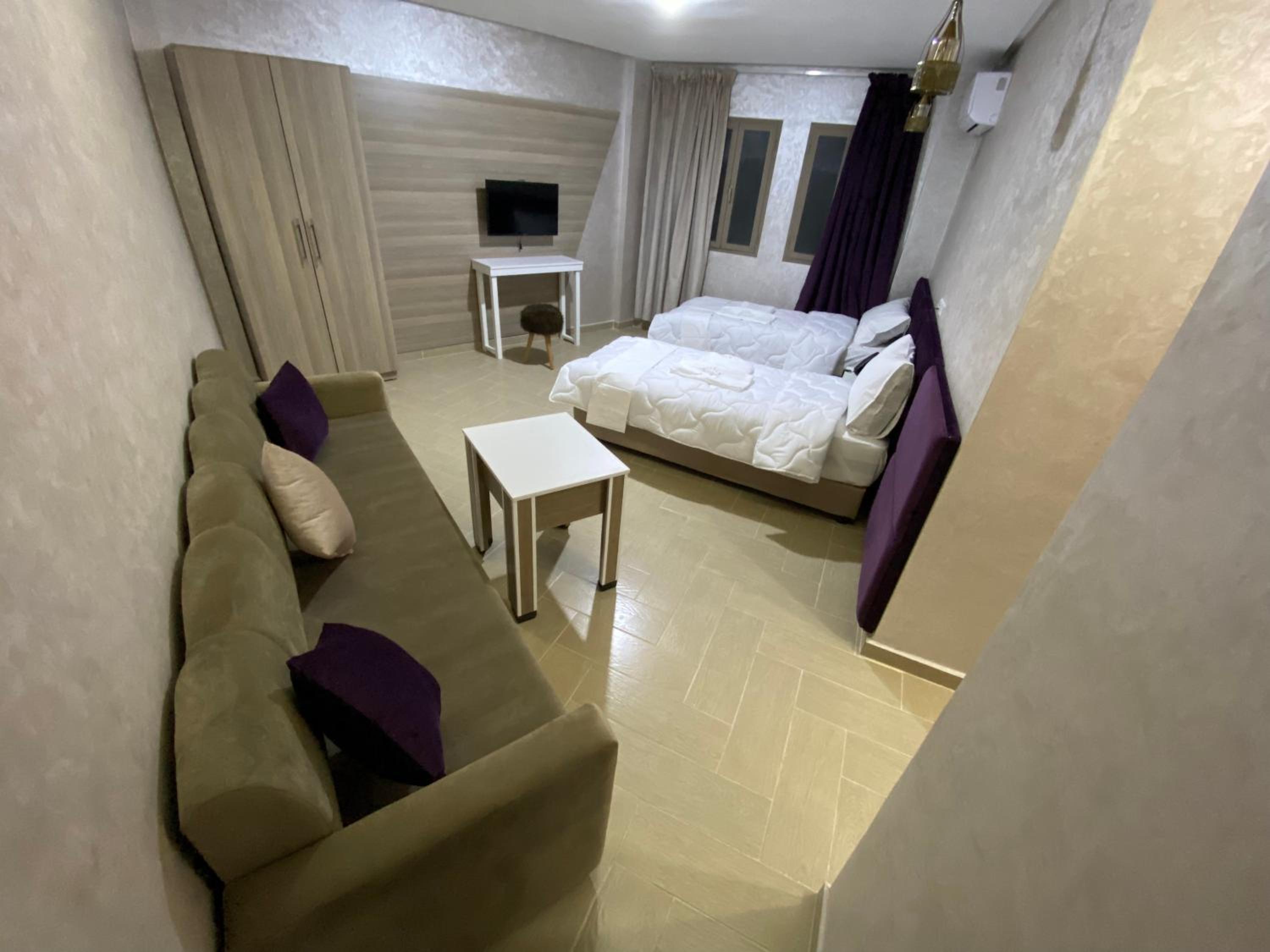Quadruple Room with Bathroom - Photo 7
