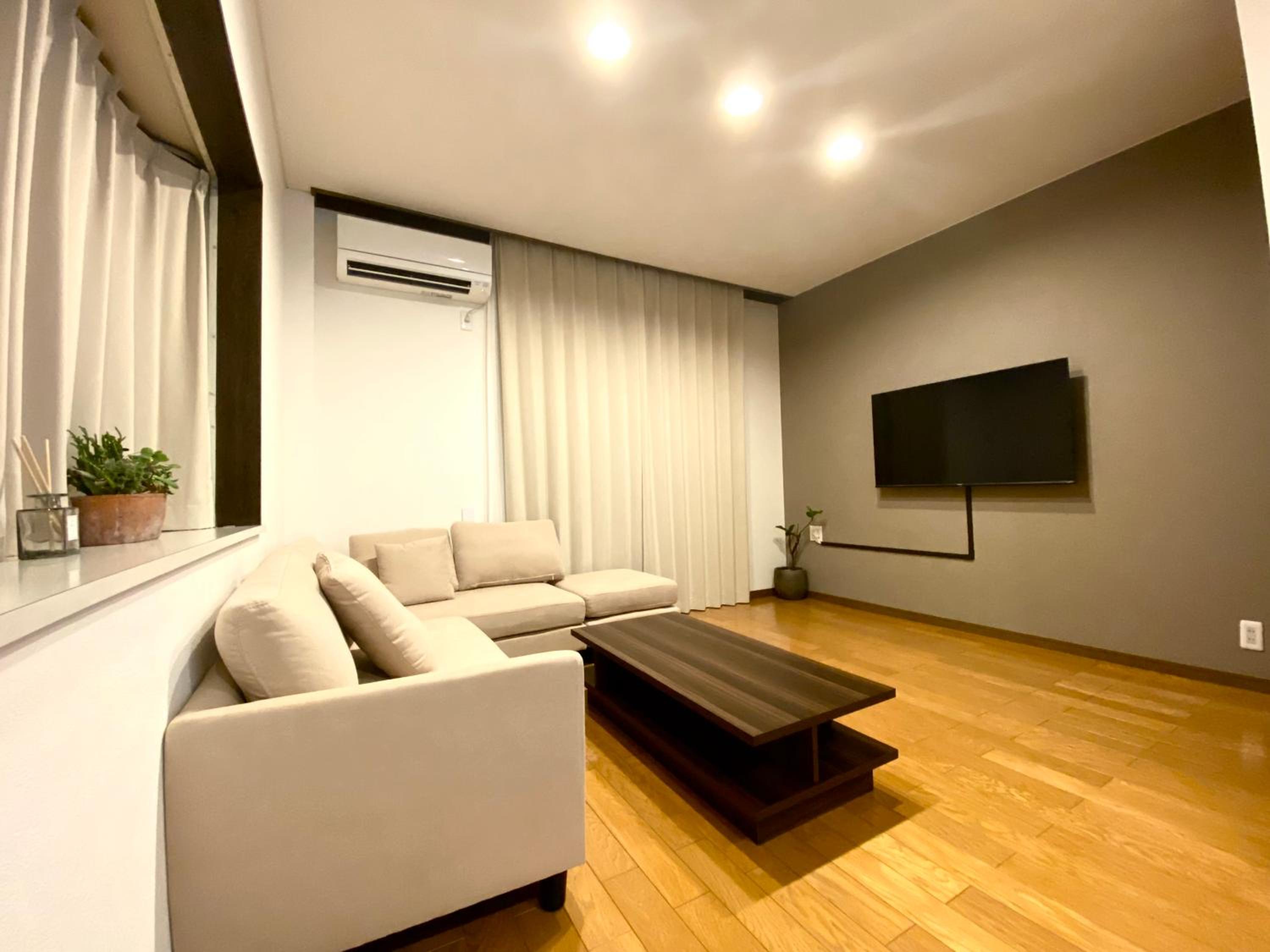 One-Bedroom House - Photo 6