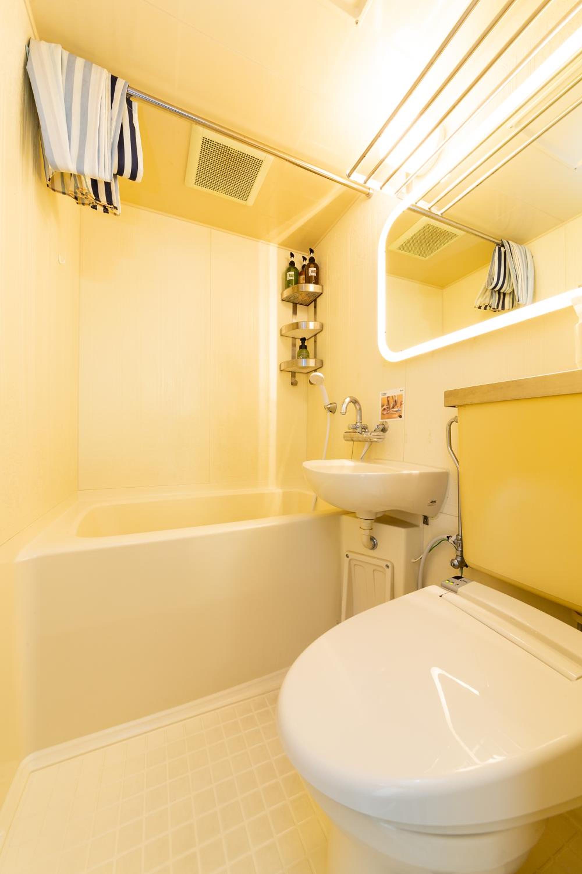 Standard Twin Room - Photo 8