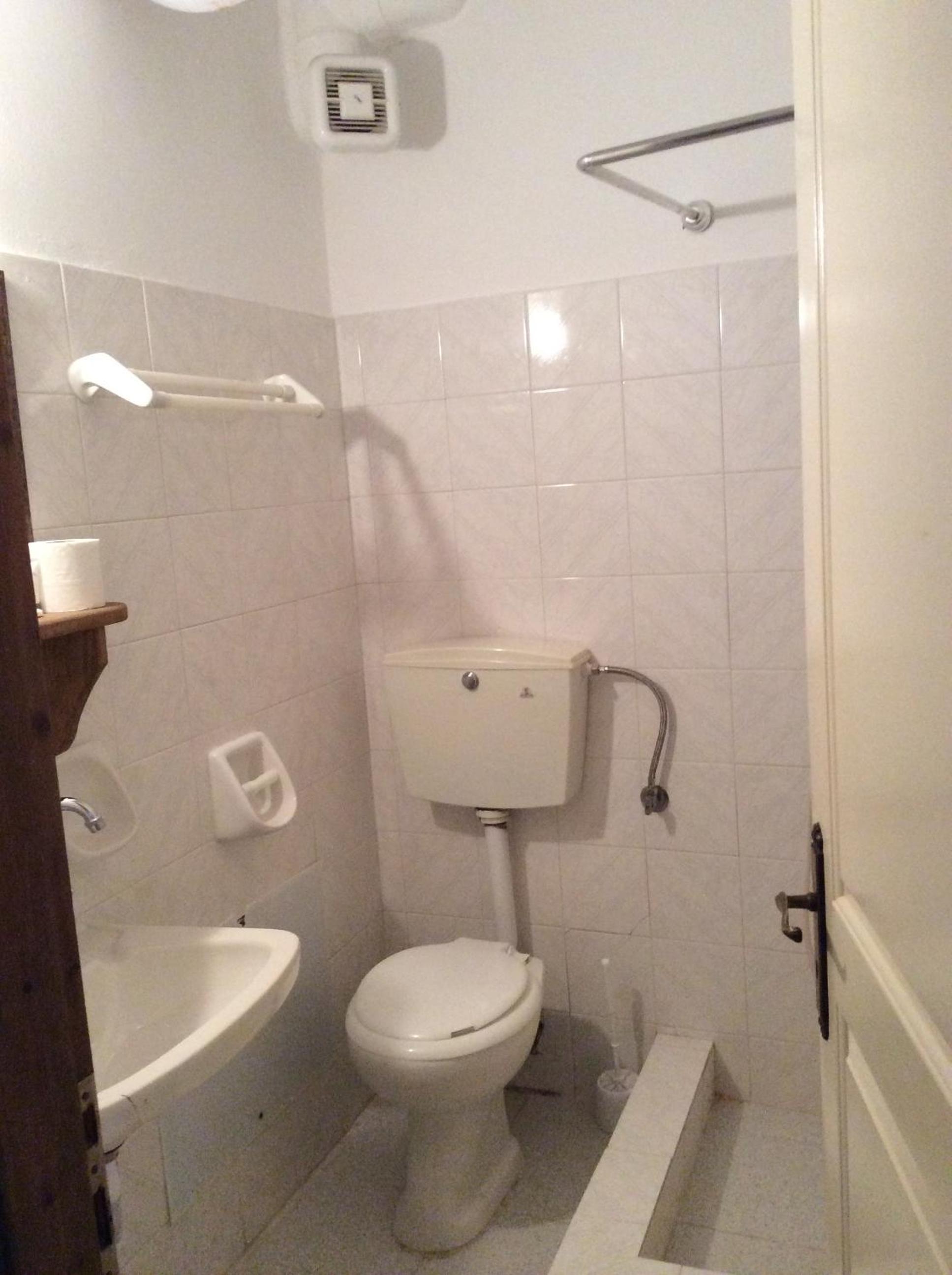 Double or Twin Room - Photo 4